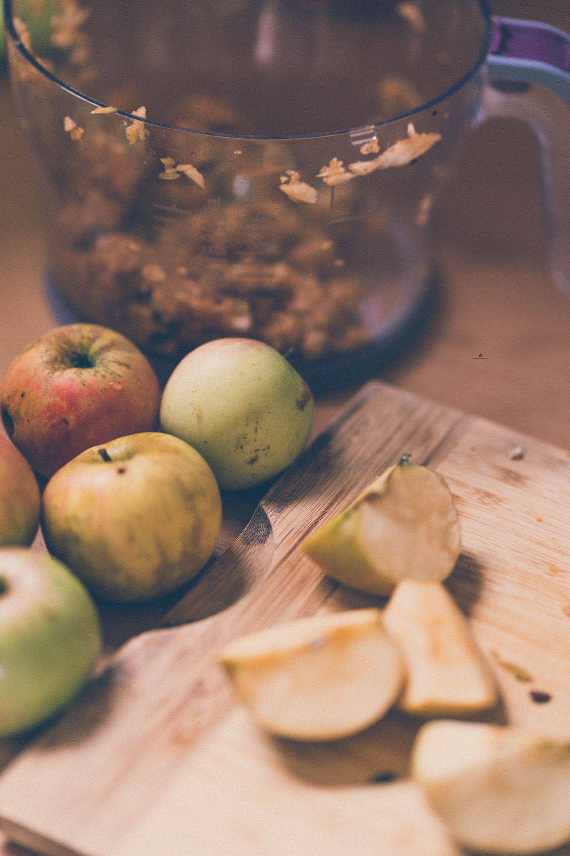 Preparing apples for the fermentation