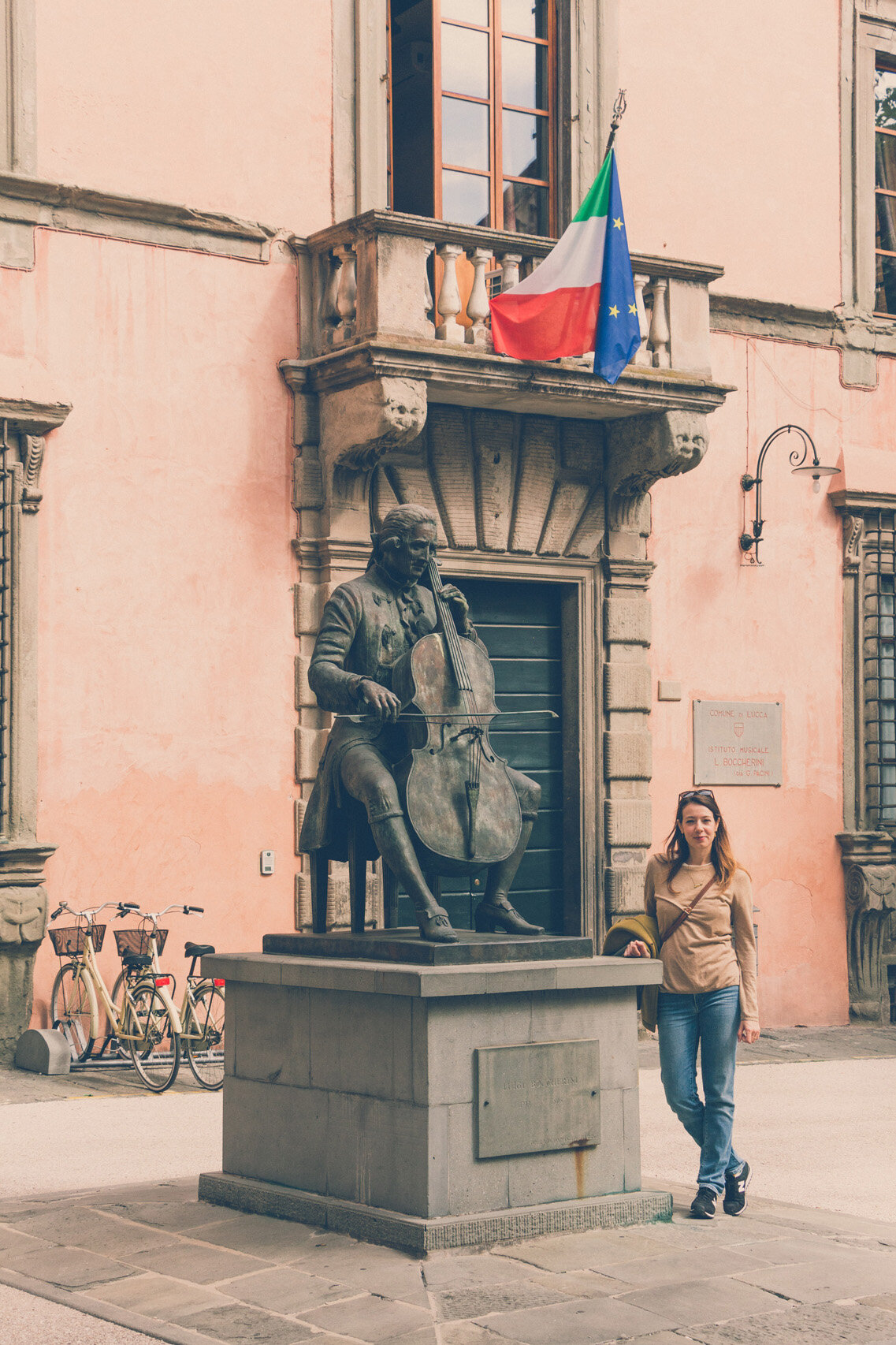 Luigi Boccherini statue, Lucca