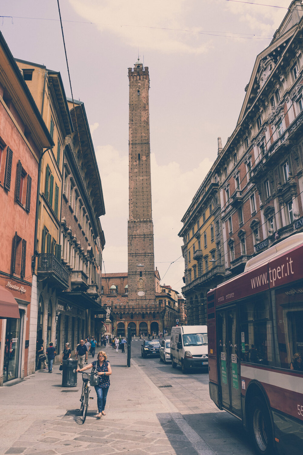 Torre degli Asinelli, Bologna