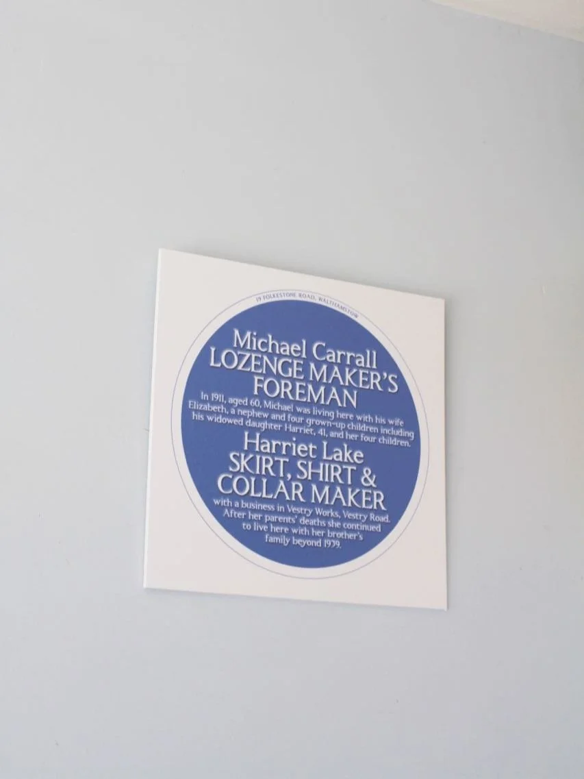 Ready-to-hang plaque (square)