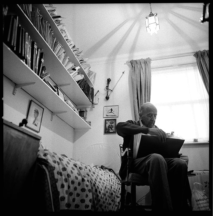 Terry looking through a folder of negatives from his archive. STUNICTSPEN002
