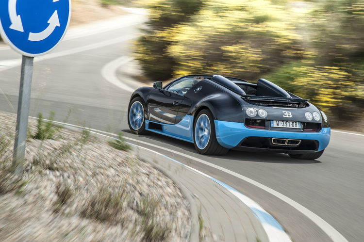 bugatti-veyron-vitesse-road-drive.jpg