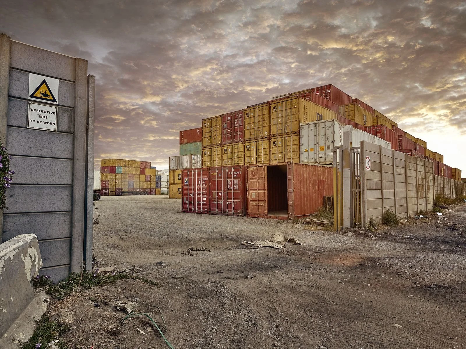 containers-urban-cityscapes-sacha-waldman.jpg