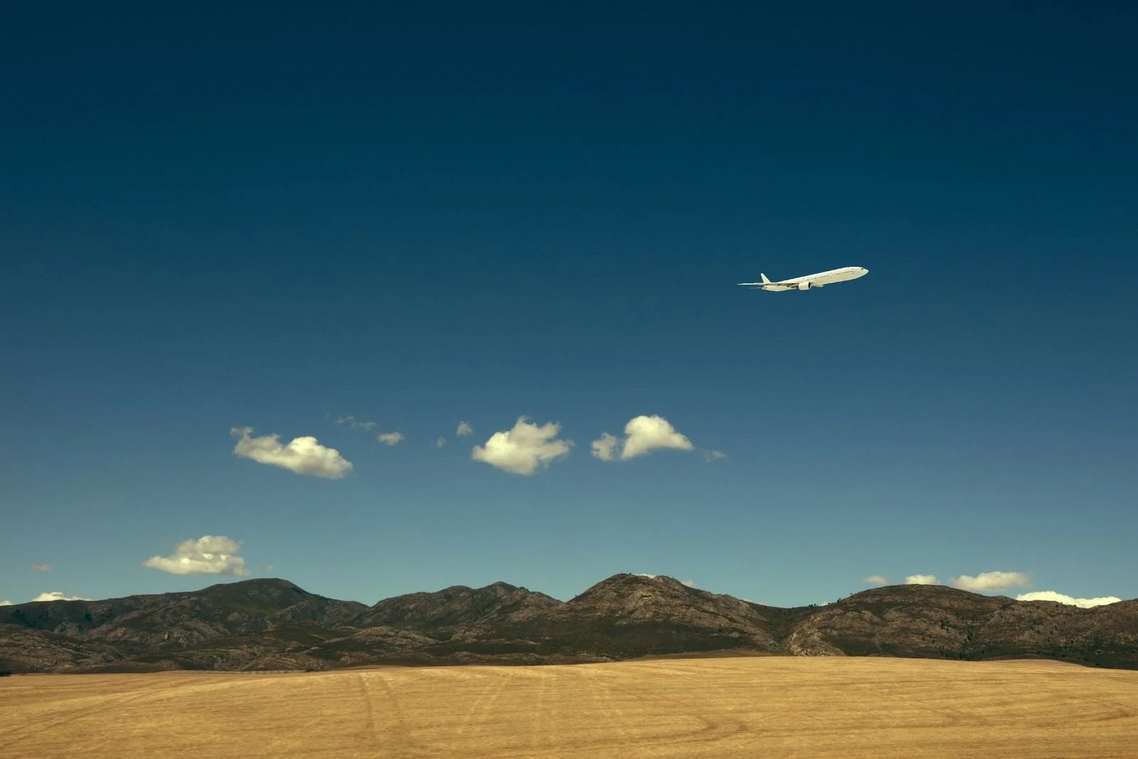 airline-campaign-landscape-sacha-waldman.jpg