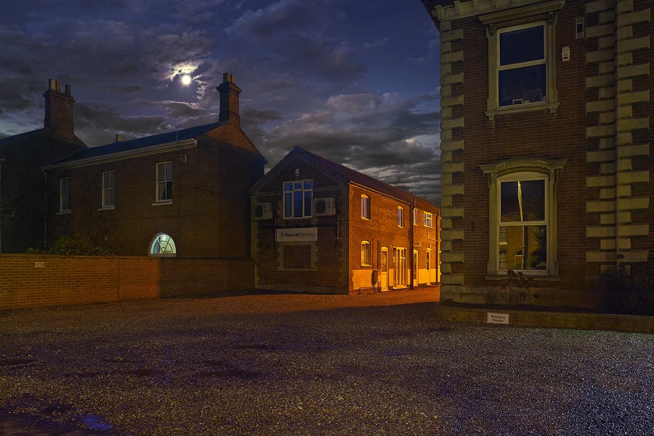 moon-build-corner-urban-sacha-waldman.jpg