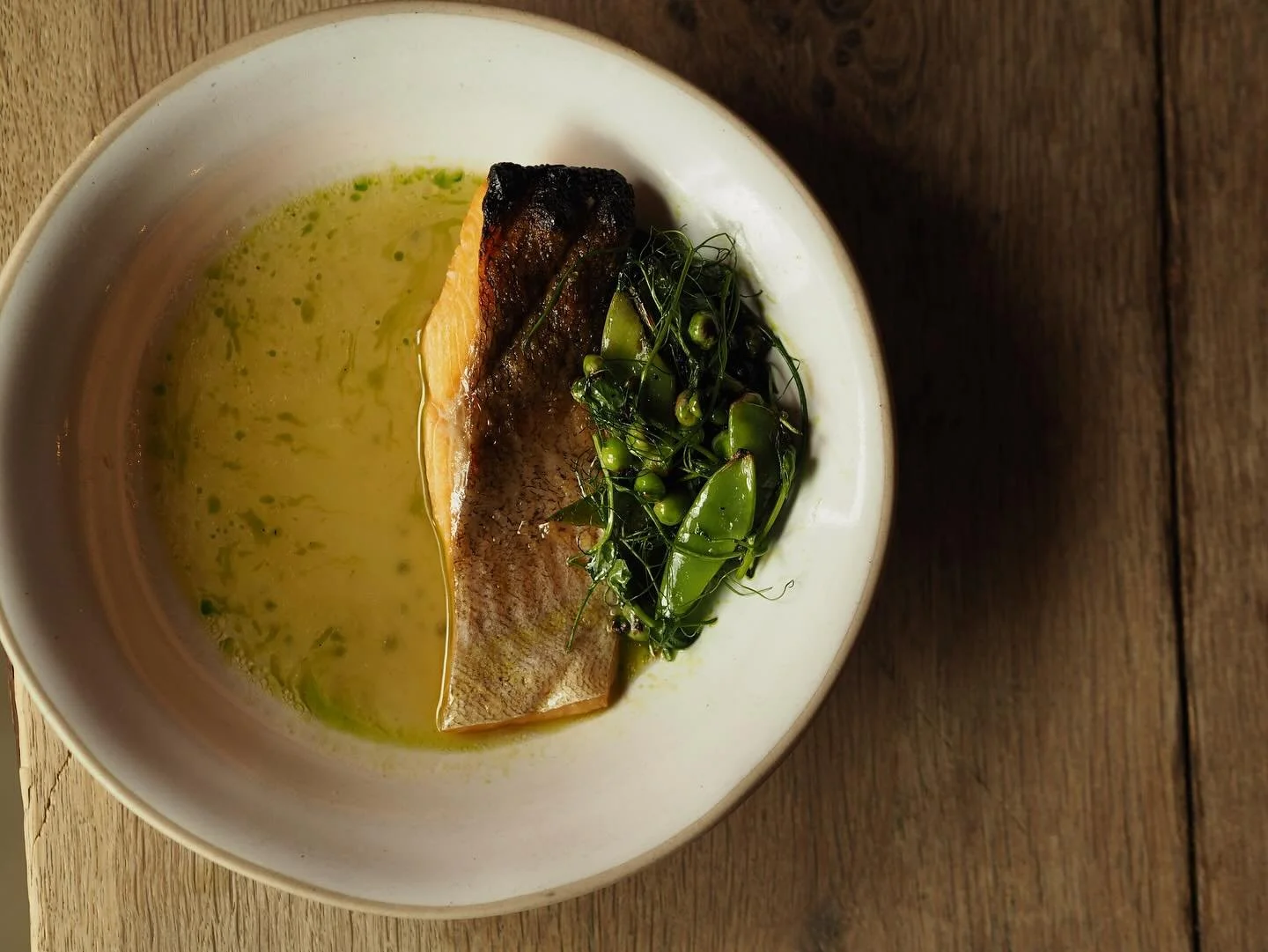 FINISHING WITH A BANG 🔥
@ethan_pdf 

Grilled trout, smoked eel barigoule, charred mange-tout
Subtile, crispy and delicious x