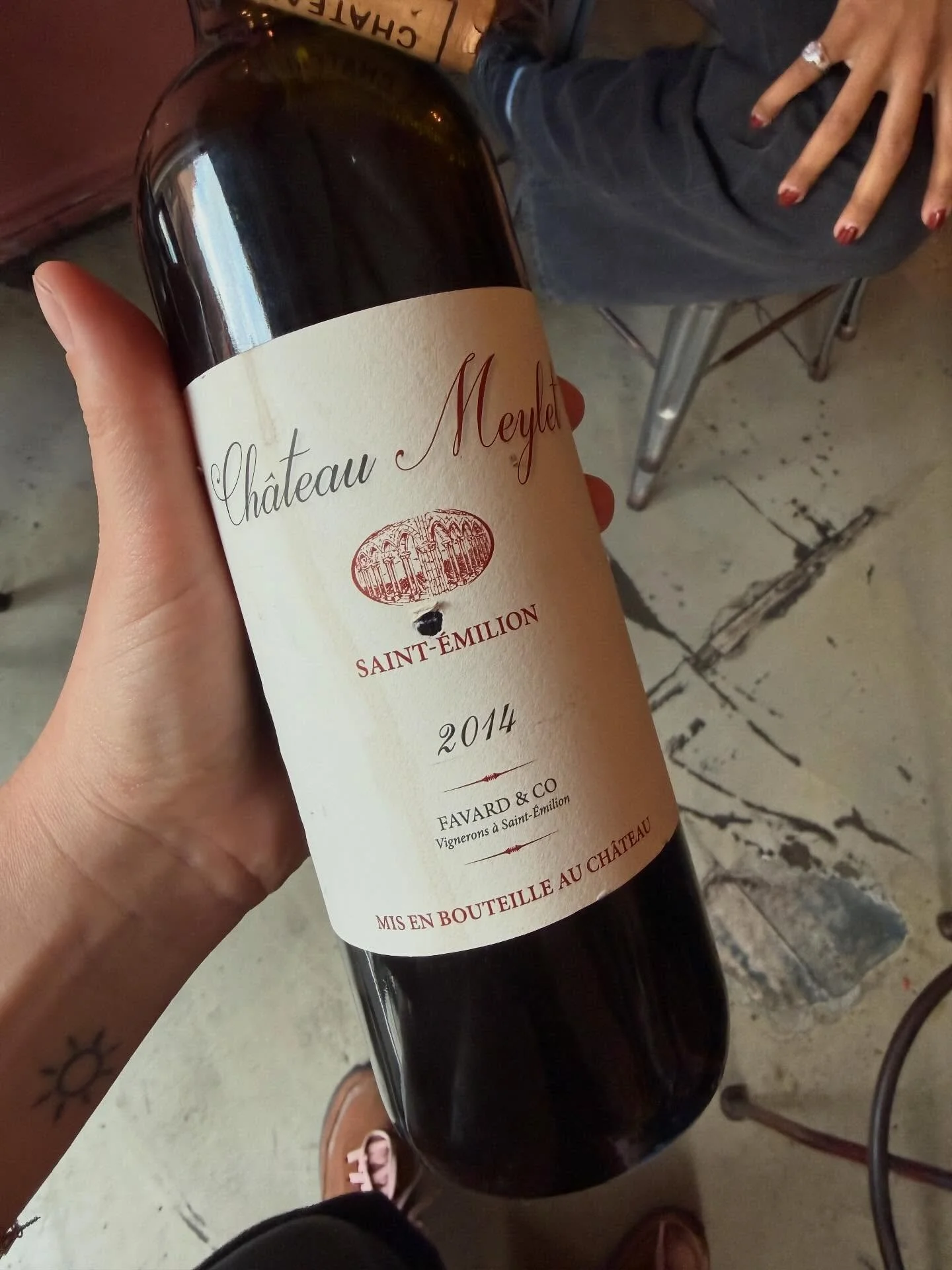 HAPPY SUNDAY STUNNING LONDON

A treasure we poured by the glass this week because lucky for you, some guests were adamant it was corked. 

I find it wonderful when people return a wine because the staff gets to try it and some lucky you can drink it 