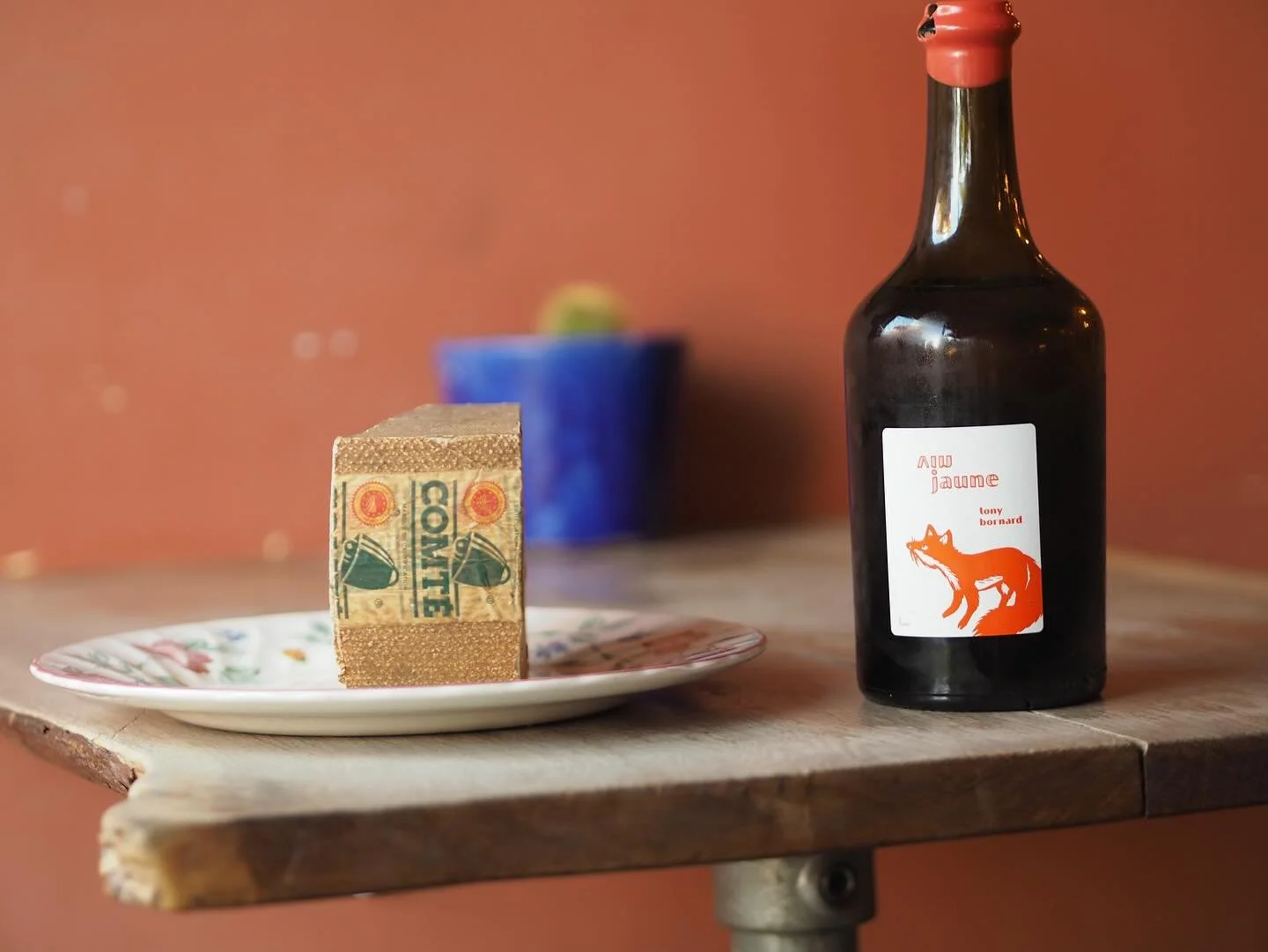 SIGNATURE MOVE SINCE 2015

If you have met me, you&rsquo;ll probably know that any occasion I have to drink vin jaune, well, I&rsquo;ll take it. 
Having grown up between Lyon and Jura, my first piece of comt&eacute; must have been introduced to me at