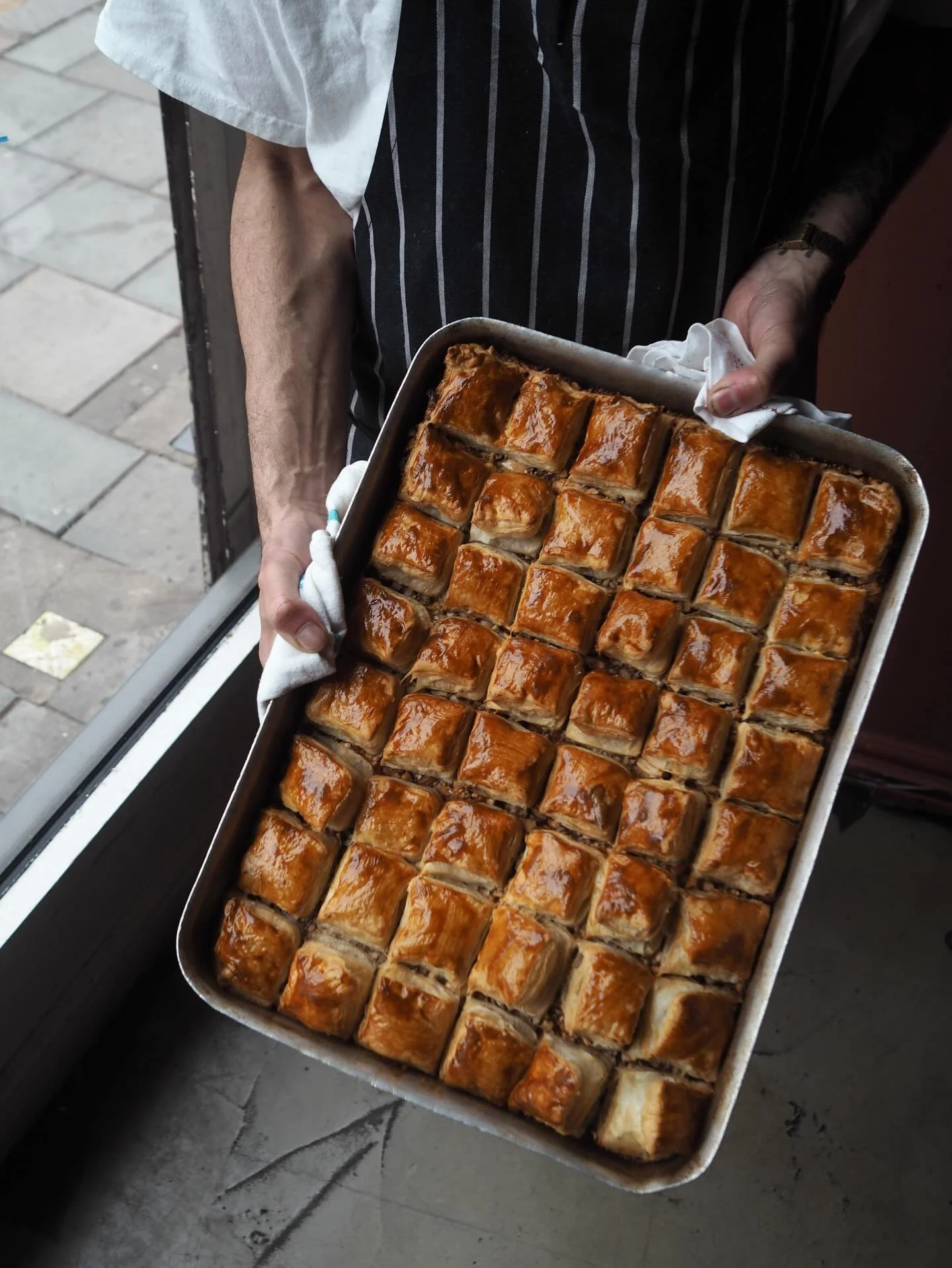 OH PUTAIN, THESE 3 WEEKS ARE GOING TO BE VERY FUCKING GOOD @malik__bouzid 

Almond baklawa + Amlou