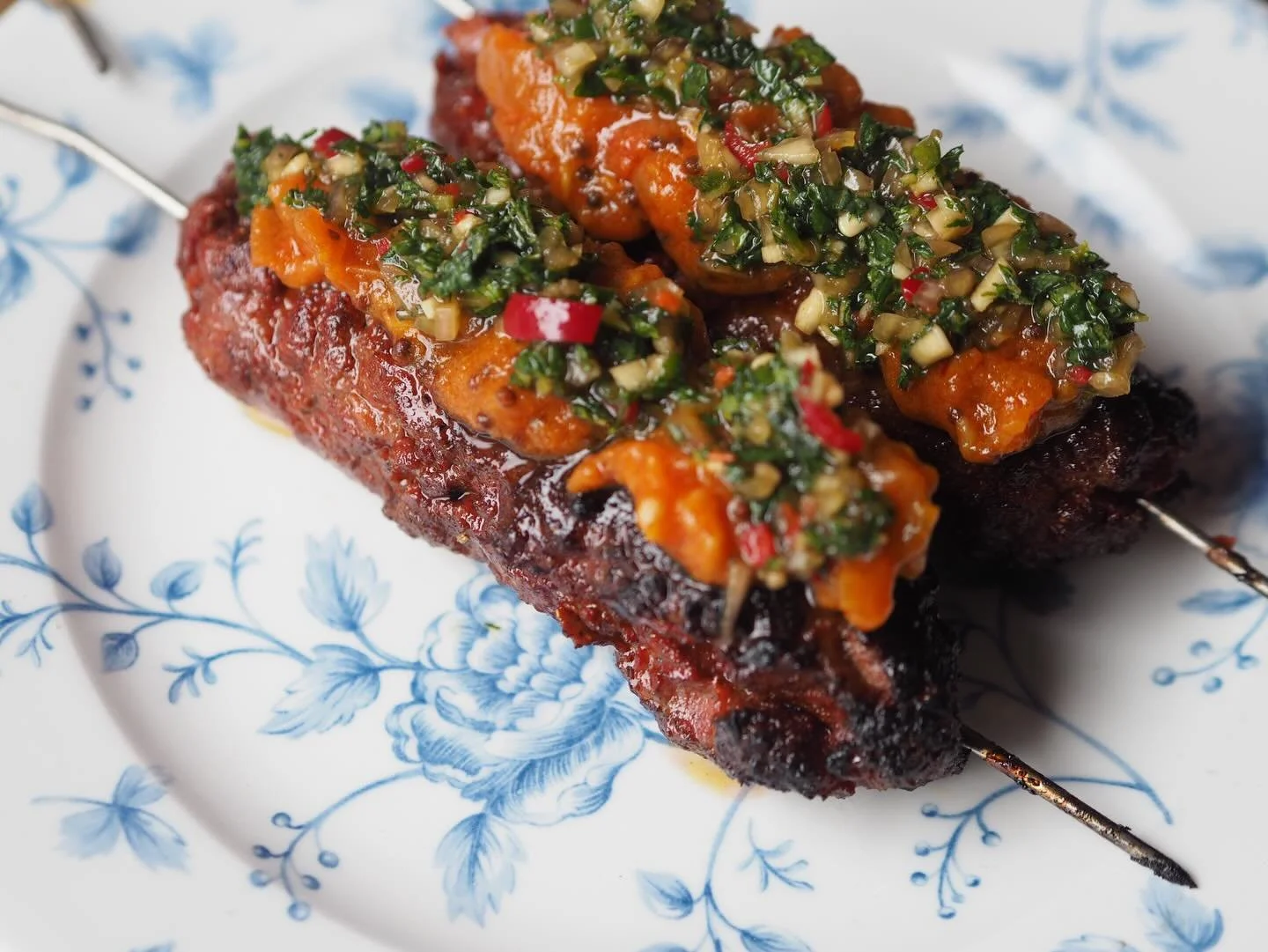 A&Iuml;E A&Iuml;E A&Iuml;E CARAMBA 💃
LAMB SEEKH, TOMATO THOKKU, MINT RELISH

🌶️🌶️🌶️

@firangidining 
@badboi_roux