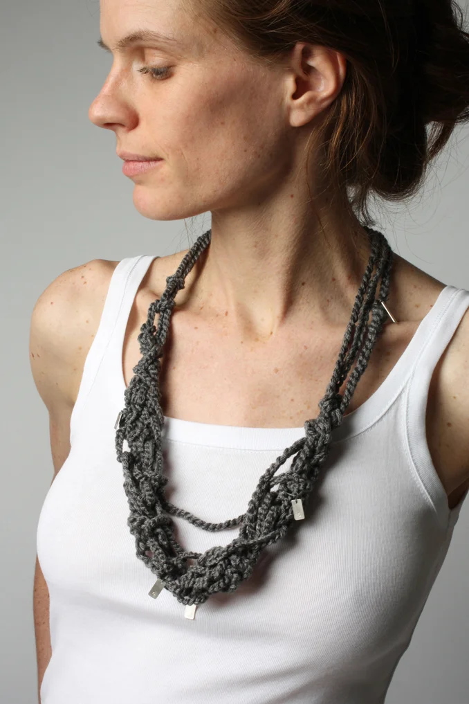 36 minutes / mixed thread, silk and 925 silver