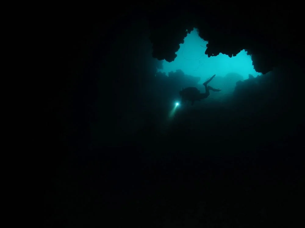 Kenny Broad and Barrington Irving venture into Pulau underwater cave