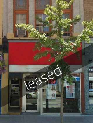 Great Downtown London retail space, ideal for salon, esthetics or spa. Broad zoning allows for many possible uses. 