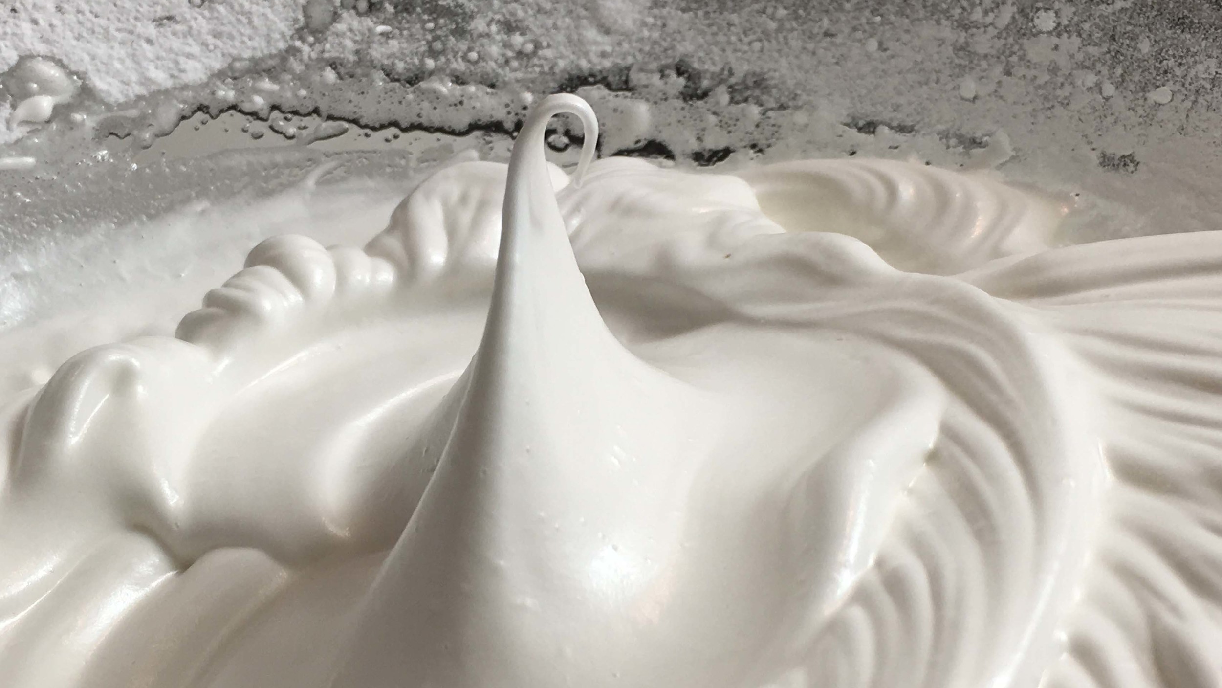 This is so perfect. Don't you want to just jump right in and make a meringue splash? 