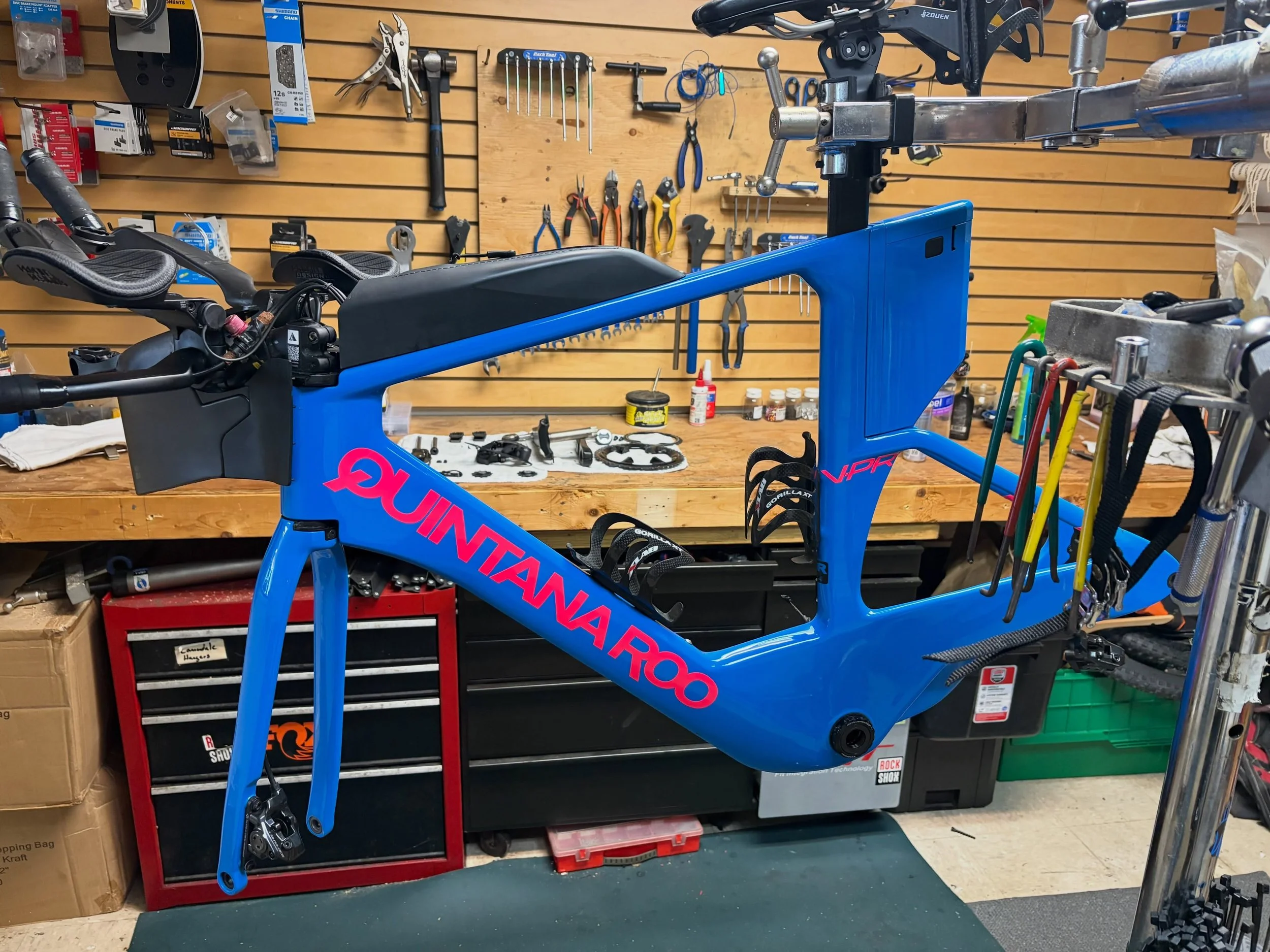 I&rsquo;m pretty sure this guy is going to ride,swim, and then run (a lot) next weekend and he brings his bicycle here to make sure the first part goes according to plan 🙌