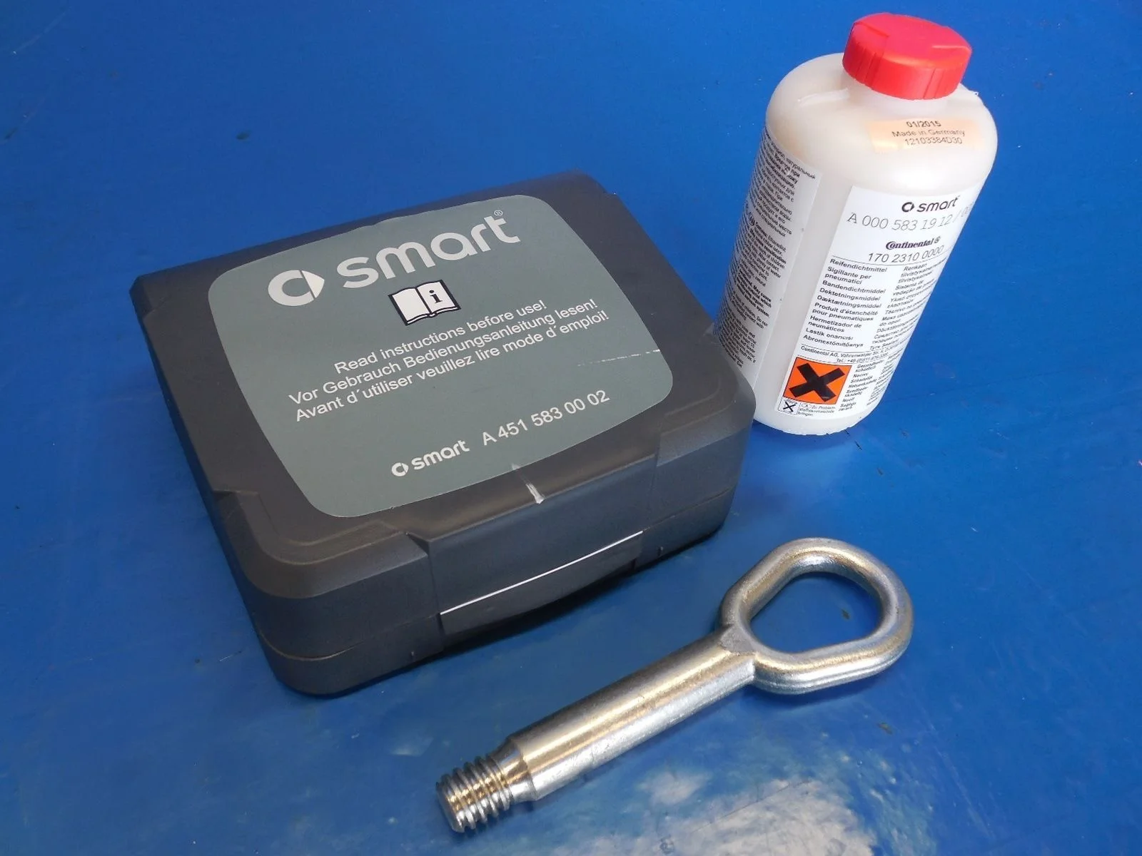 Fortwo Passion Pure OEM Air Compressor + Tire Sealant + Tow Hook (VERY