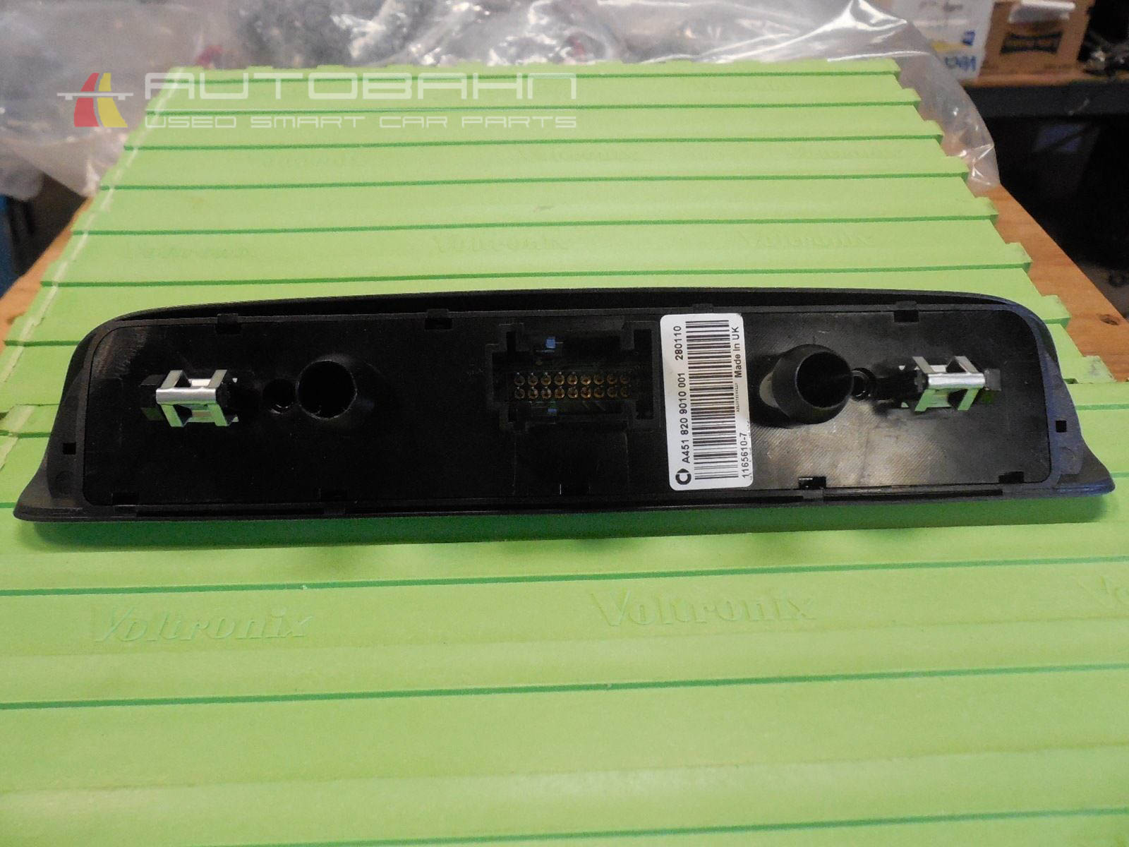Fortwo OEM Center Dash Hazard Button Panel Lock-Unlock-Traction 05.jpg