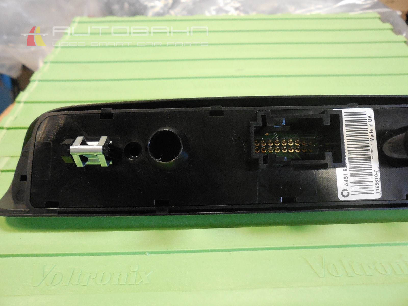 Fortwo OEM Center Dash Hazard Button Panel Lock-Unlock-Traction 06.jpg