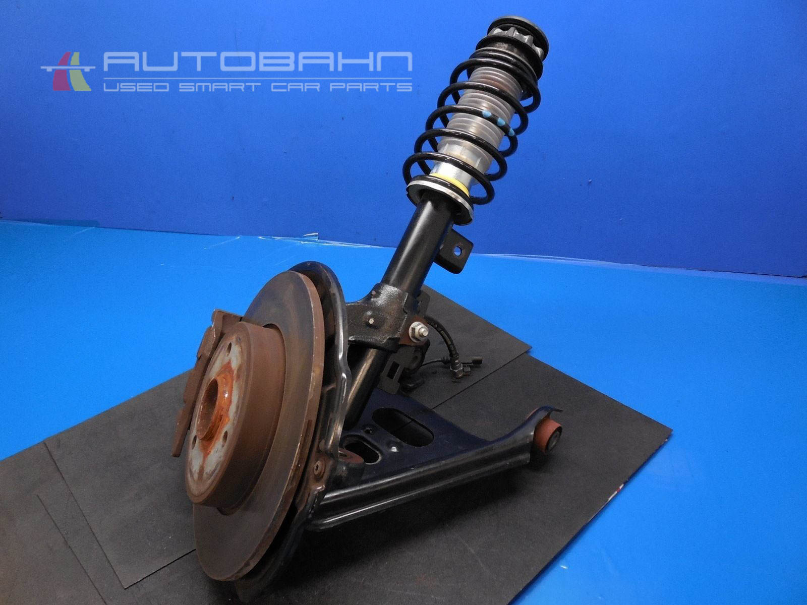 Fortwo OEM Front Right Control Arm-Spindle-Brake-Strut-Spring Assembly 01.jpg