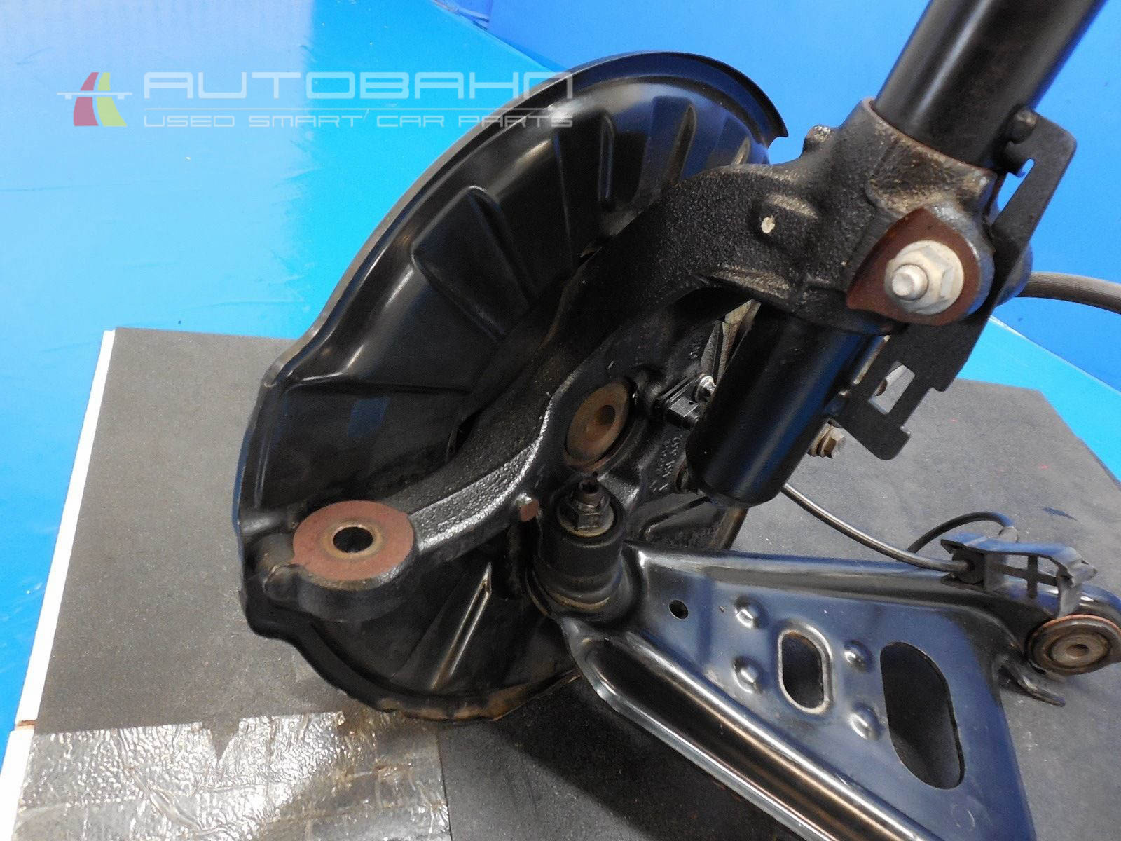 Fortwo OEM Front Right Control Arm-Spindle-Brake-Strut-Spring Assembly 03.jpg