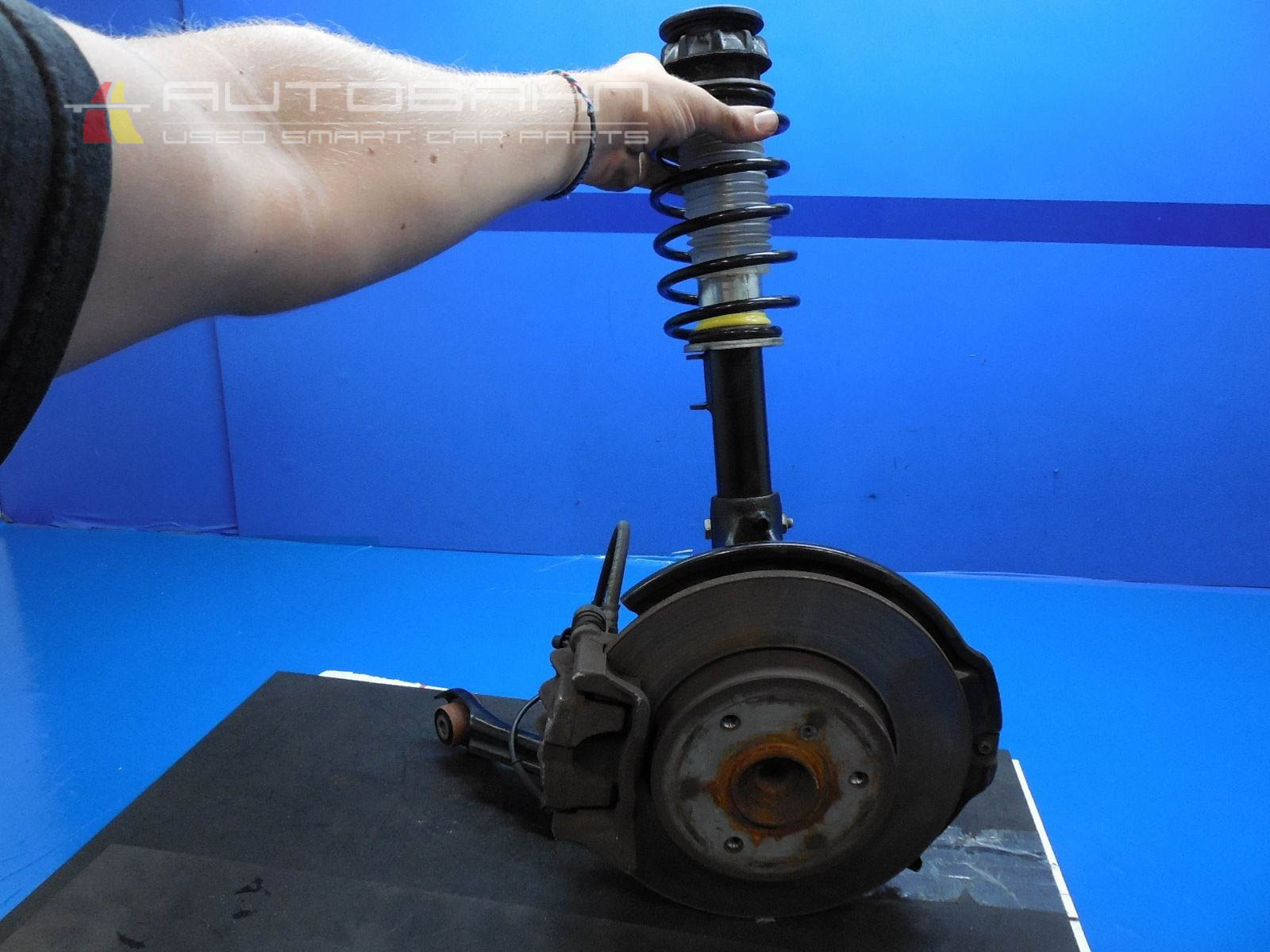 Fortwo OEM Front Right Control Arm-Spindle-Brake-Strut-Spring Assembly 06.jpg