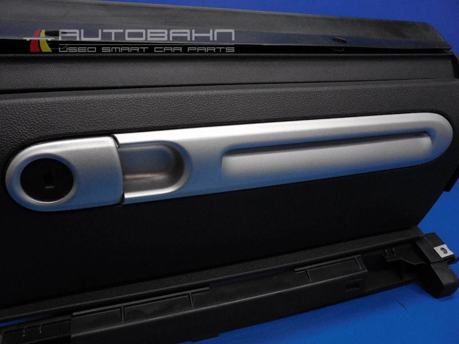 Fortwo OEM Glove Box with Door & Lock Cylinder 02.jpg