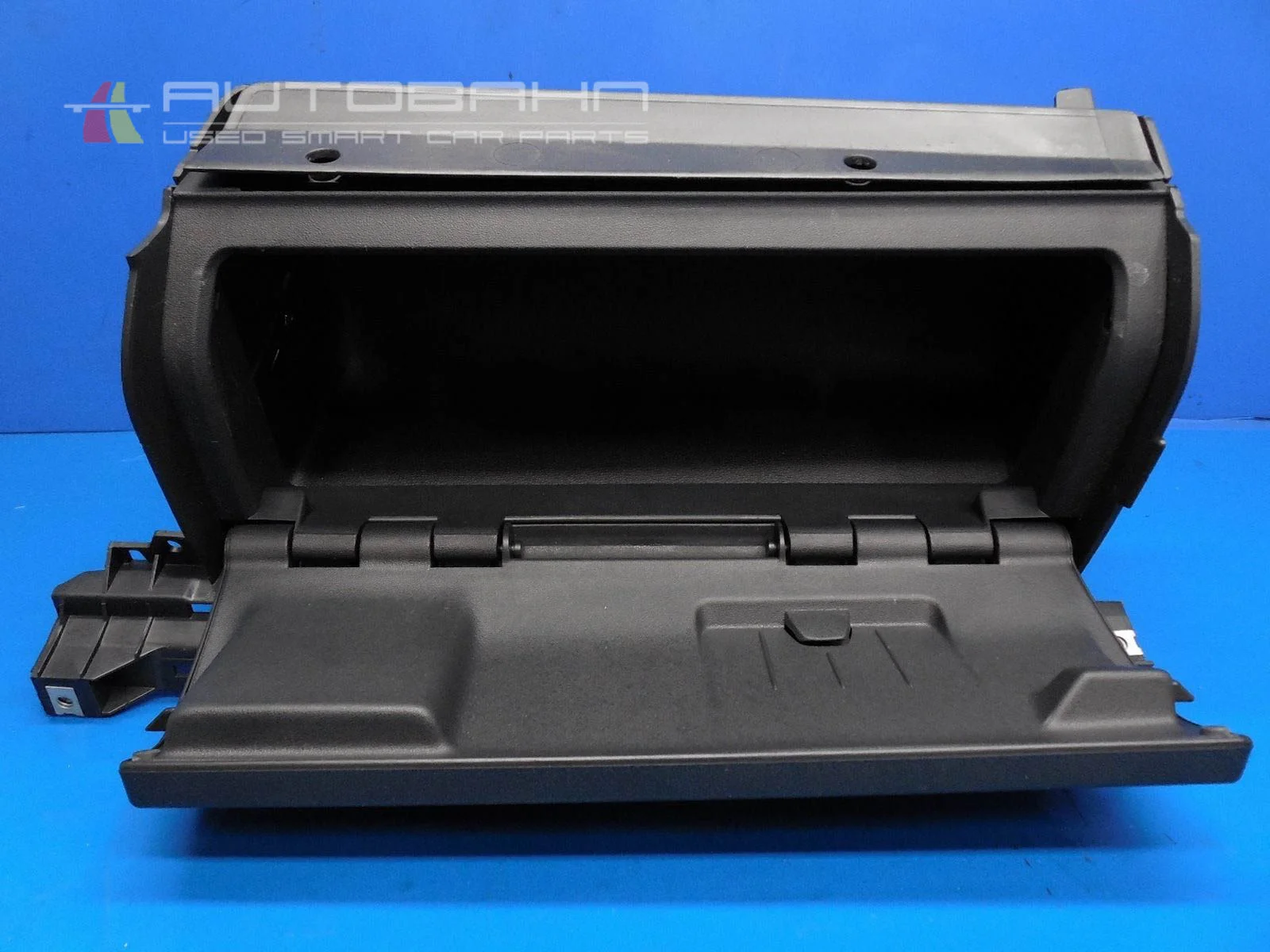Fortwo OEM Glove Box with Door & Lock Cylinder 03.jpg