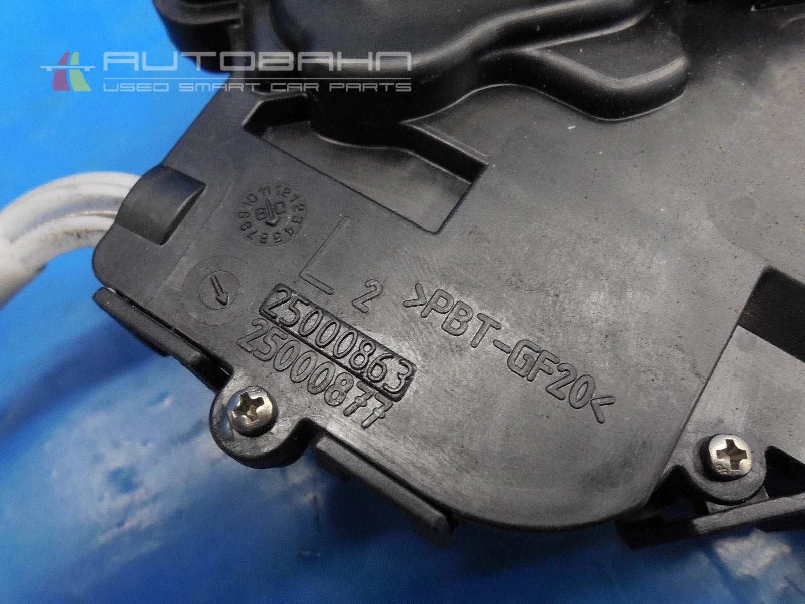 Fortwo Passion Pure OEM Left Side Door Lock Assembly 05.jpg