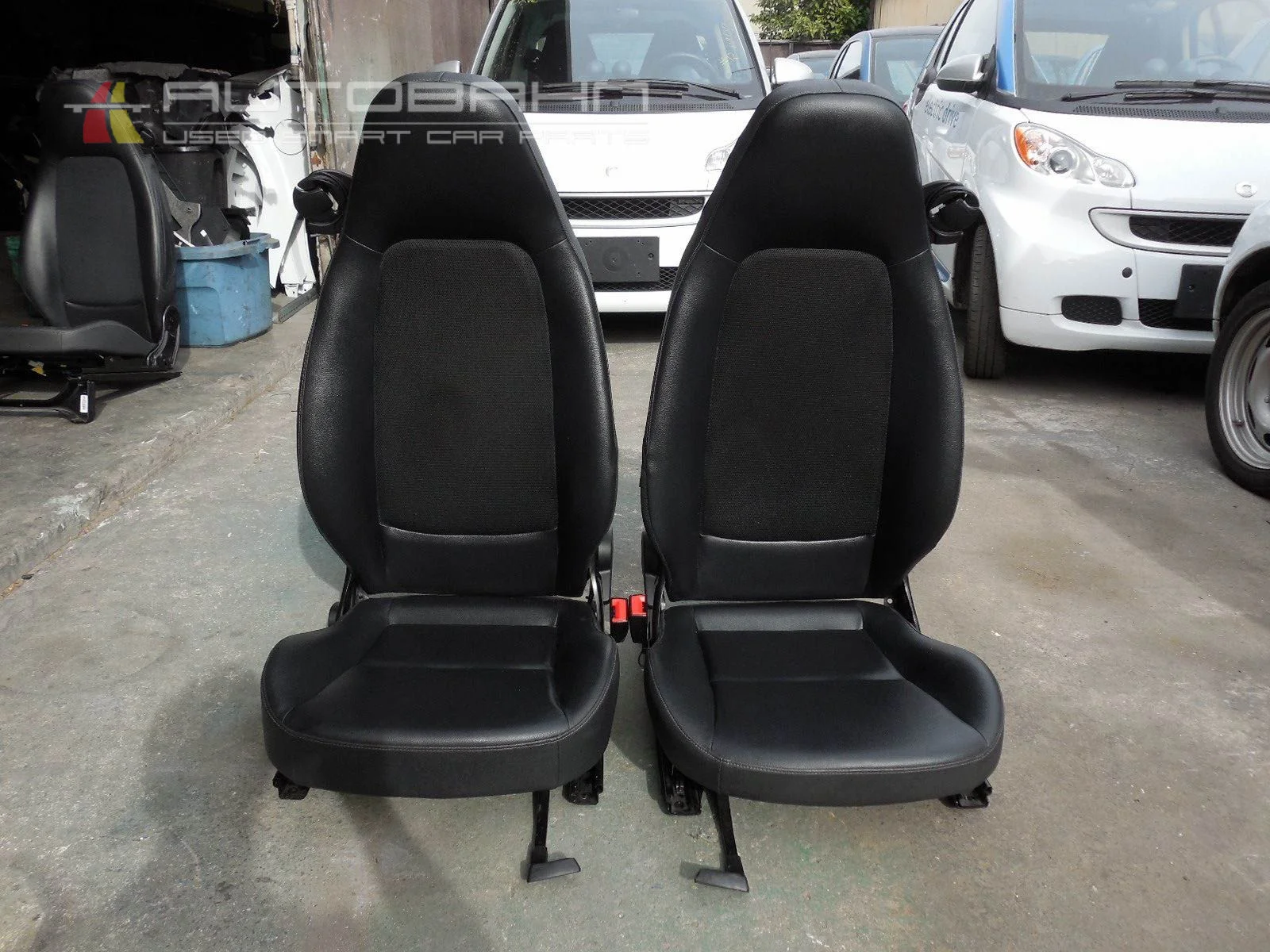 Fortwo Passion Pure OEM Pair of Left & Right Seats Black Vinyl & Mesh 01.jpg