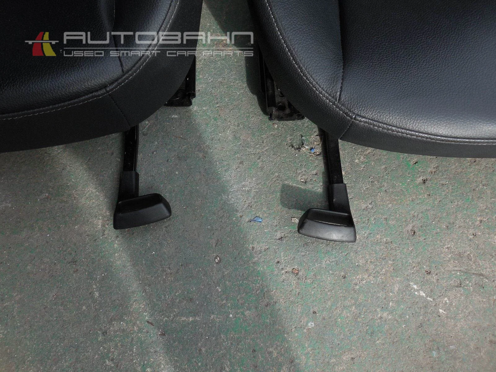 Fortwo Passion Pure OEM Pair of Left & Right Seats Black Vinyl & Mesh 08.jpg