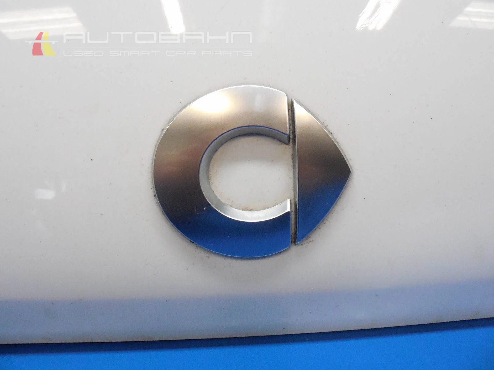 Fortwo Passion Pure OEM Hood (White) 04.jpg
