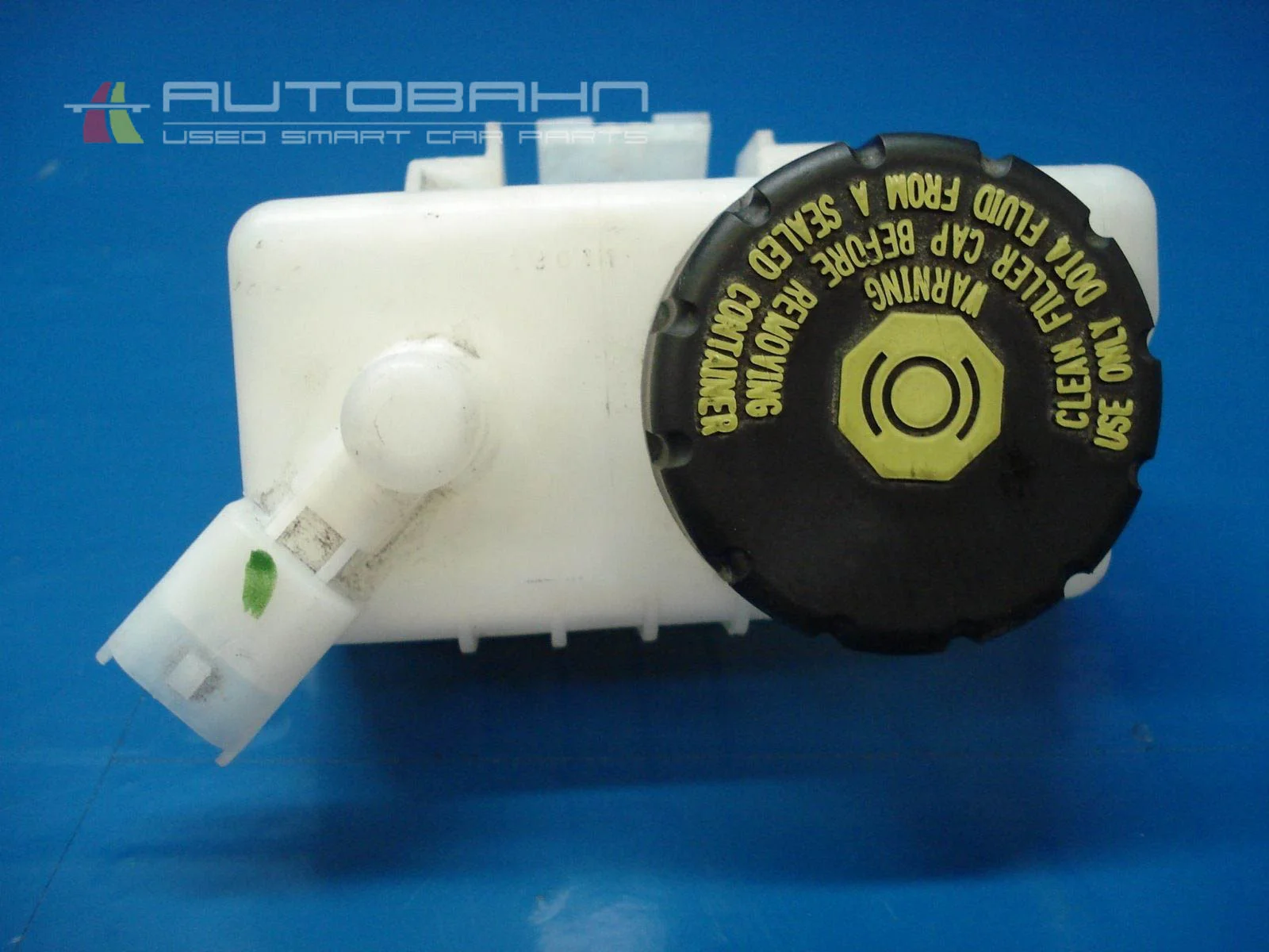 Fortwo OEM Brake Master Cylinder Reservoir 03.jpg