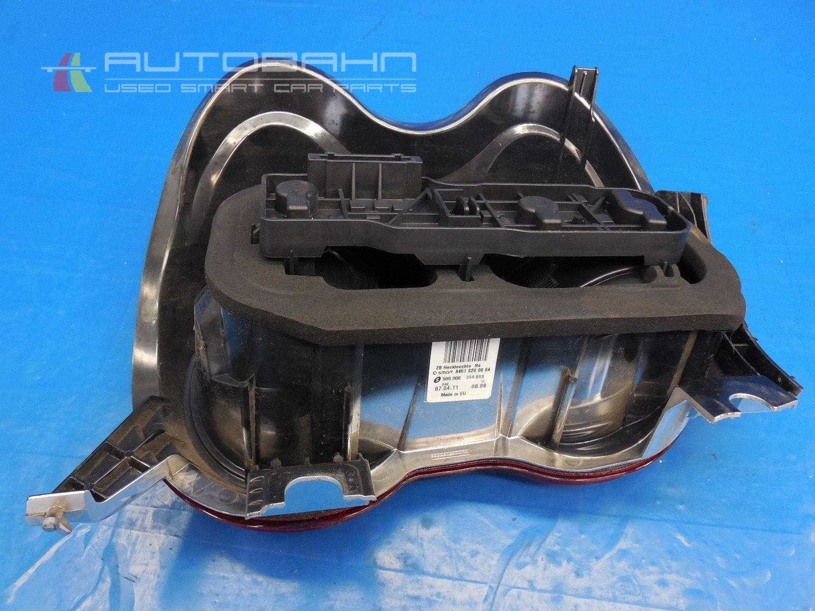 Fortwo OEM Right Passenger Side Tail Light + Bulbs 04.jpg