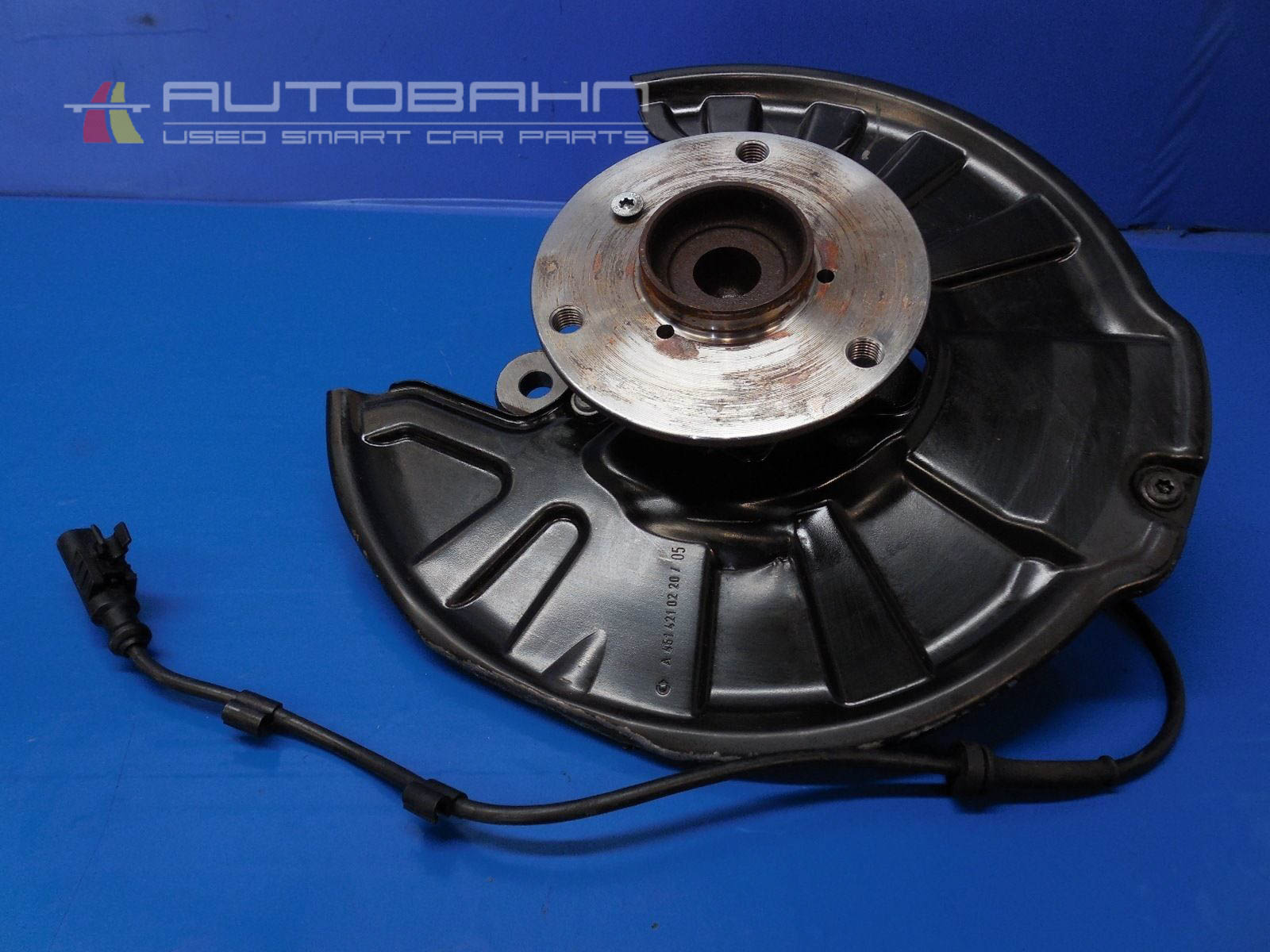 Fortwo OEM Front Right Spindle Knuckle Hub 01.jpg