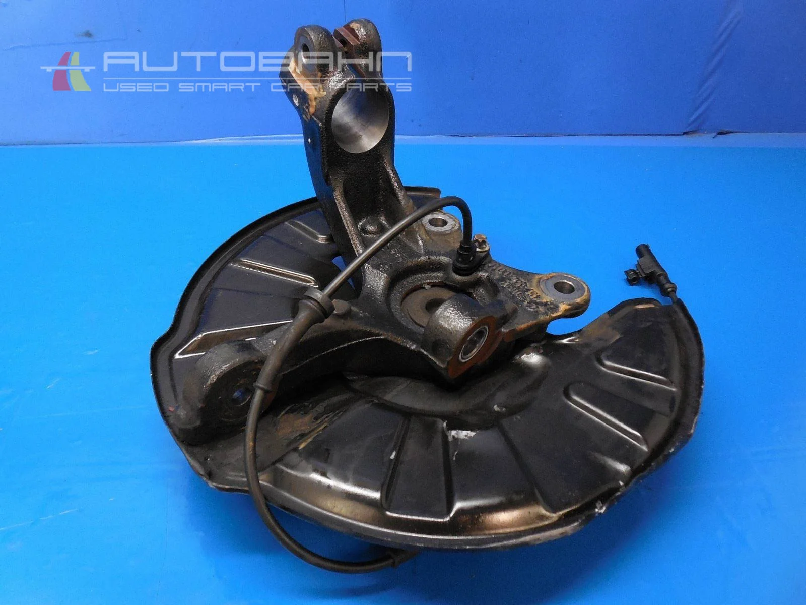 Fortwo OEM Front Right Spindle Knuckle Hub 03.jpg