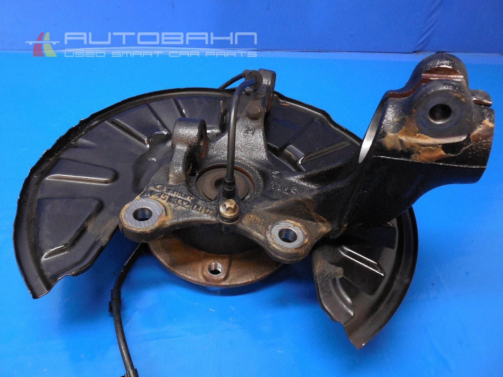 Fortwo OEM Front Right Spindle Knuckle Hub 04.jpg