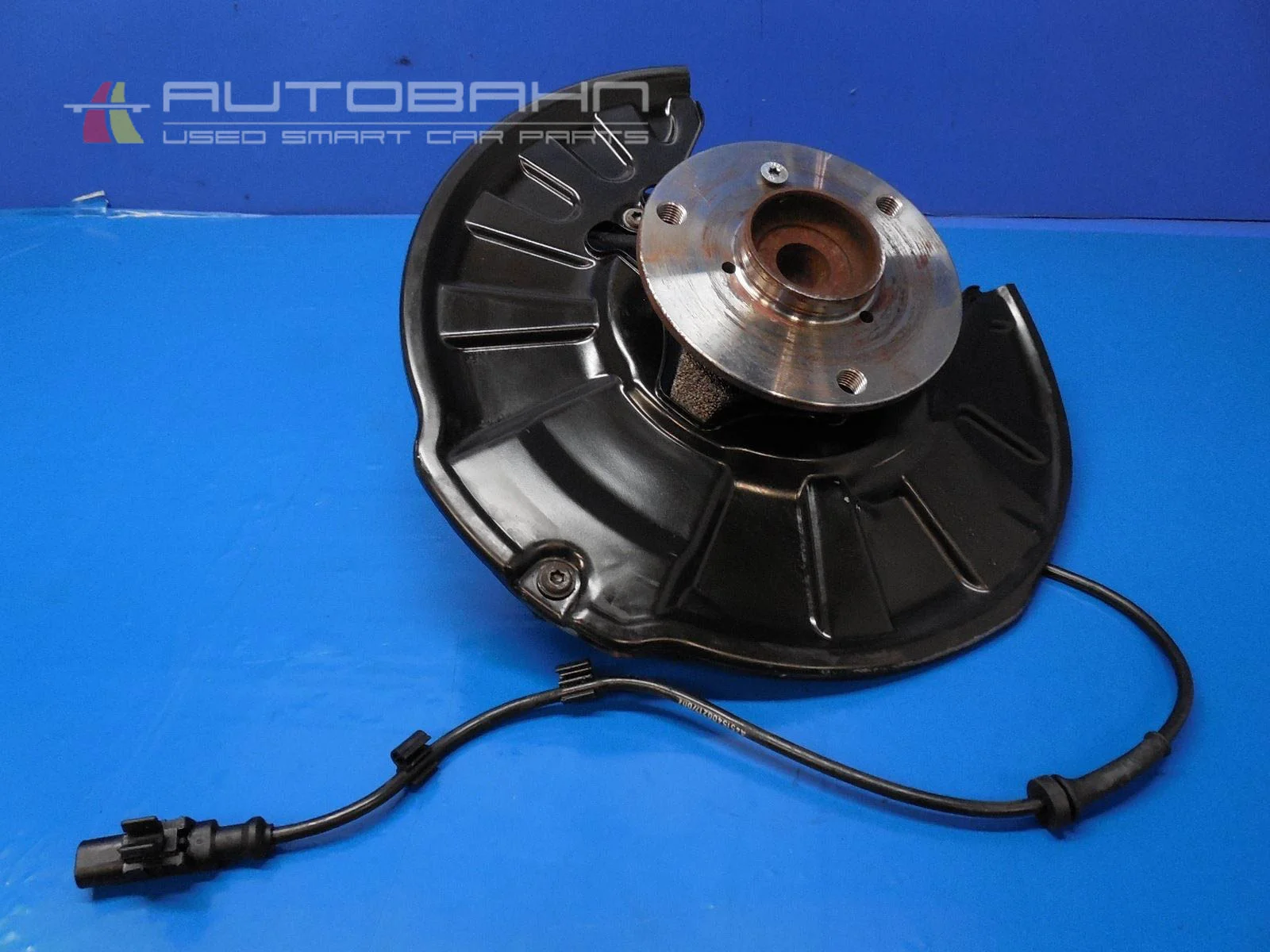 Fortwo OEM Front Left Spindle Knuckle Hub 01.jpg