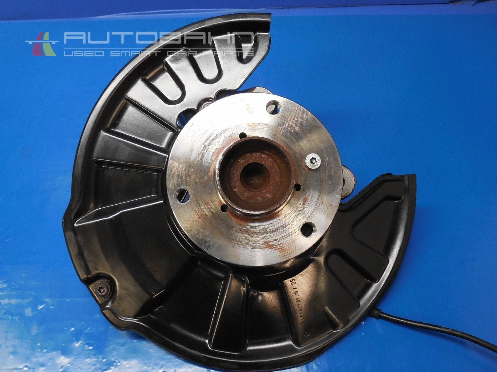 Fortwo OEM Front Left Spindle Knuckle Hub 02.jpg