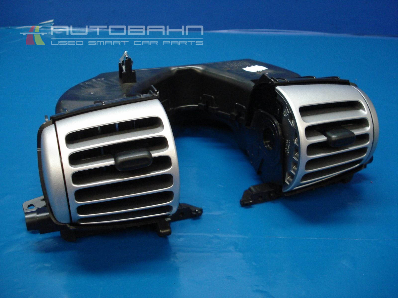 ForTwo Passion Pure OEM Center Dash Vents 01.jpg