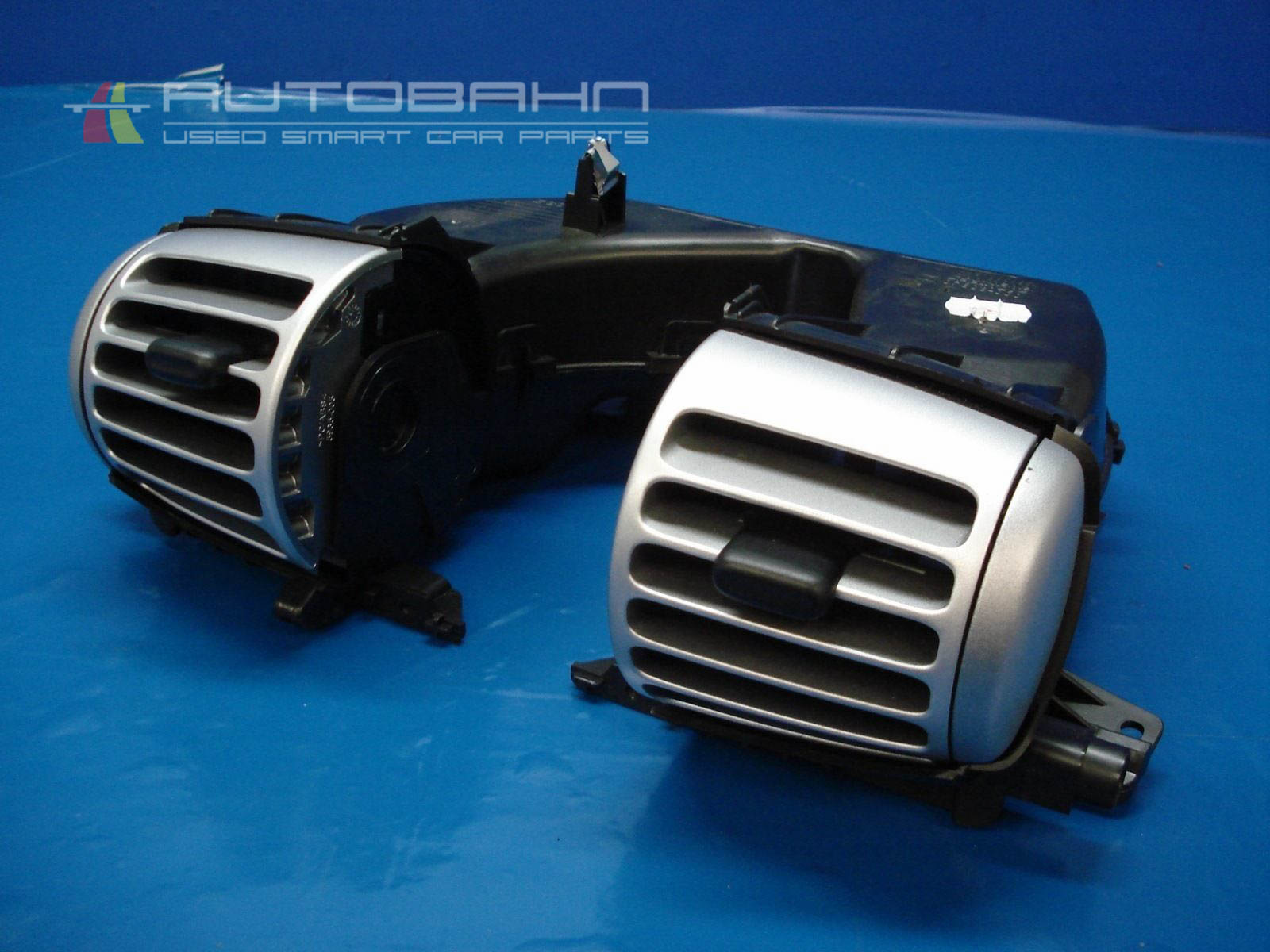 ForTwo Passion Pure OEM Center Dash Vents 02.jpg