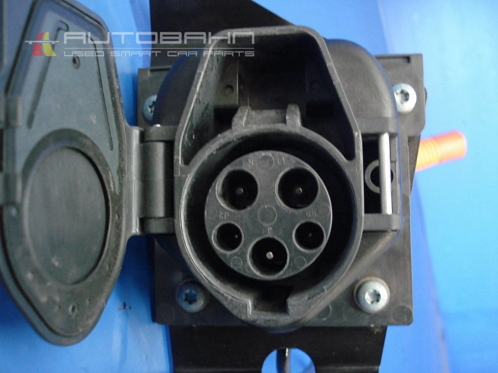 Fortwo OEM J1772 Vehicle Side Charging Inlet Assembly + Bracket 02.jpg