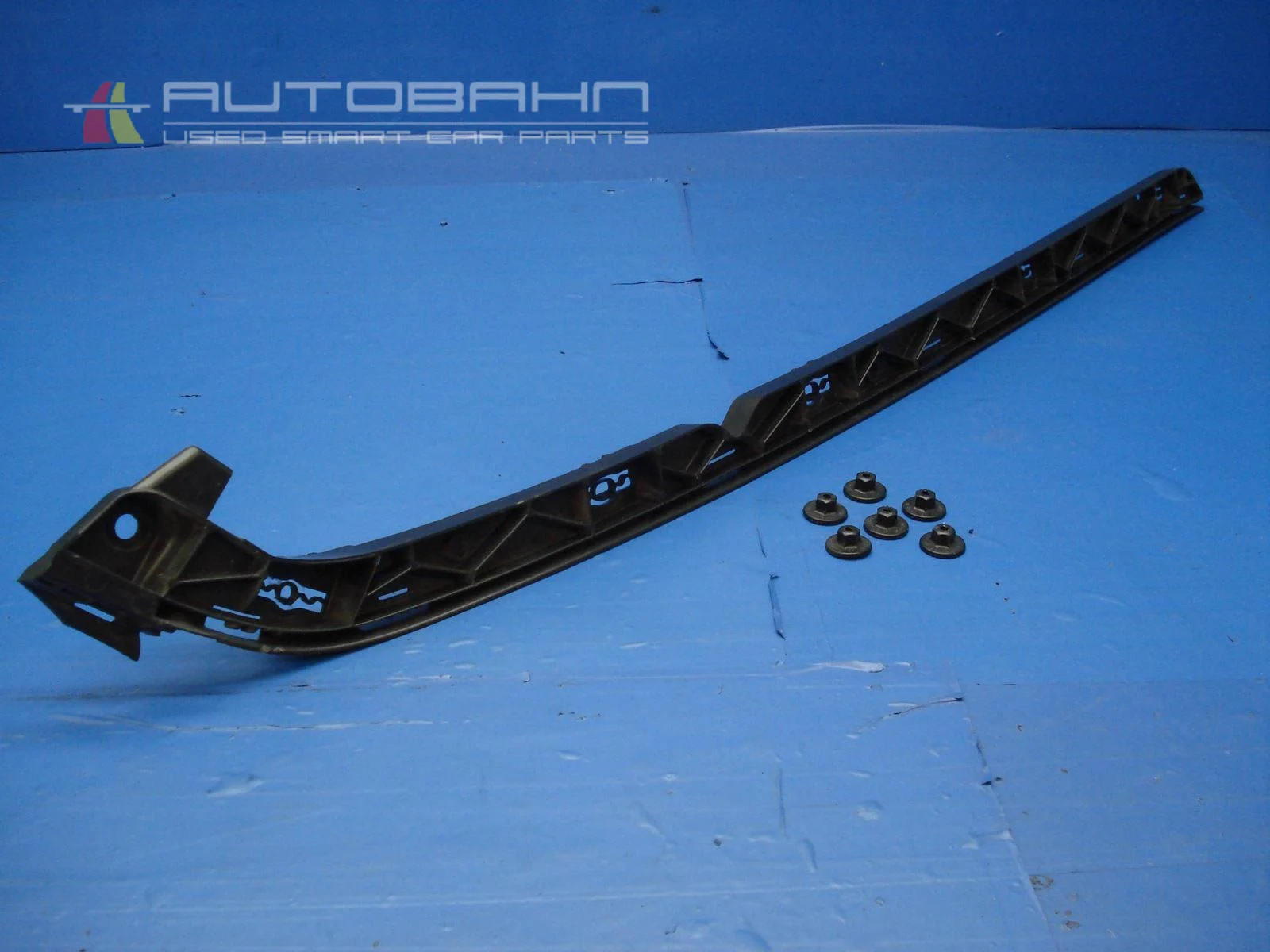 Fortwo OEM Left Rear Fender Mounting Bracket 01.jpg