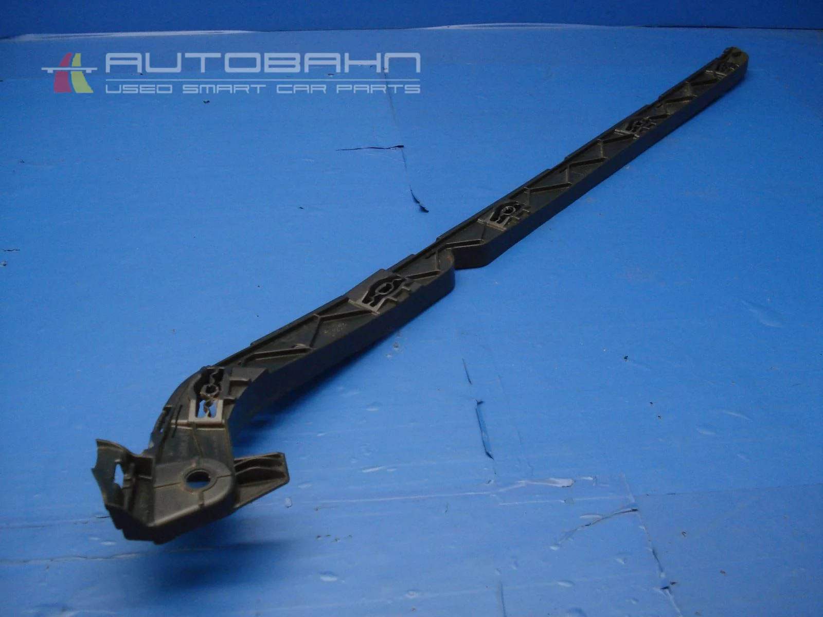 Fortwo OEM Left Rear Fender Mounting Bracket 03.jpg