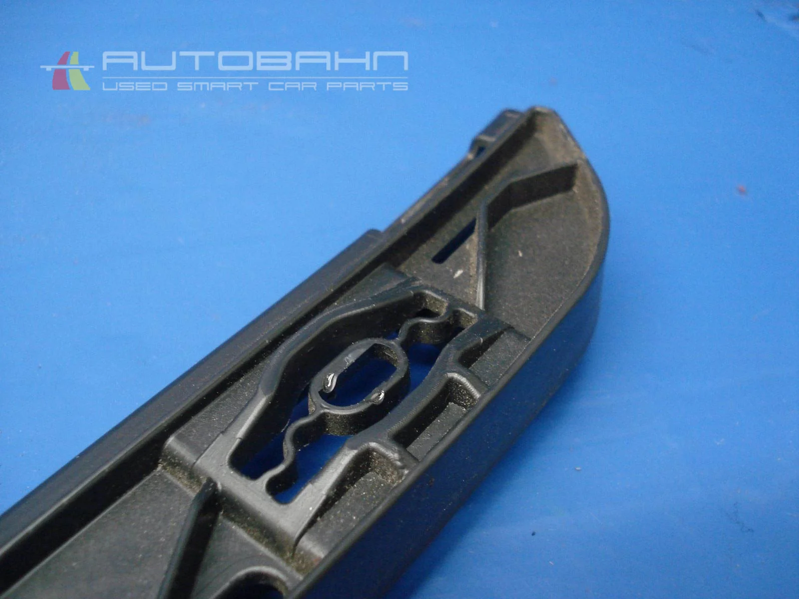 Fortwo OEM Left Rear Fender Mounting Bracket 06.jpg