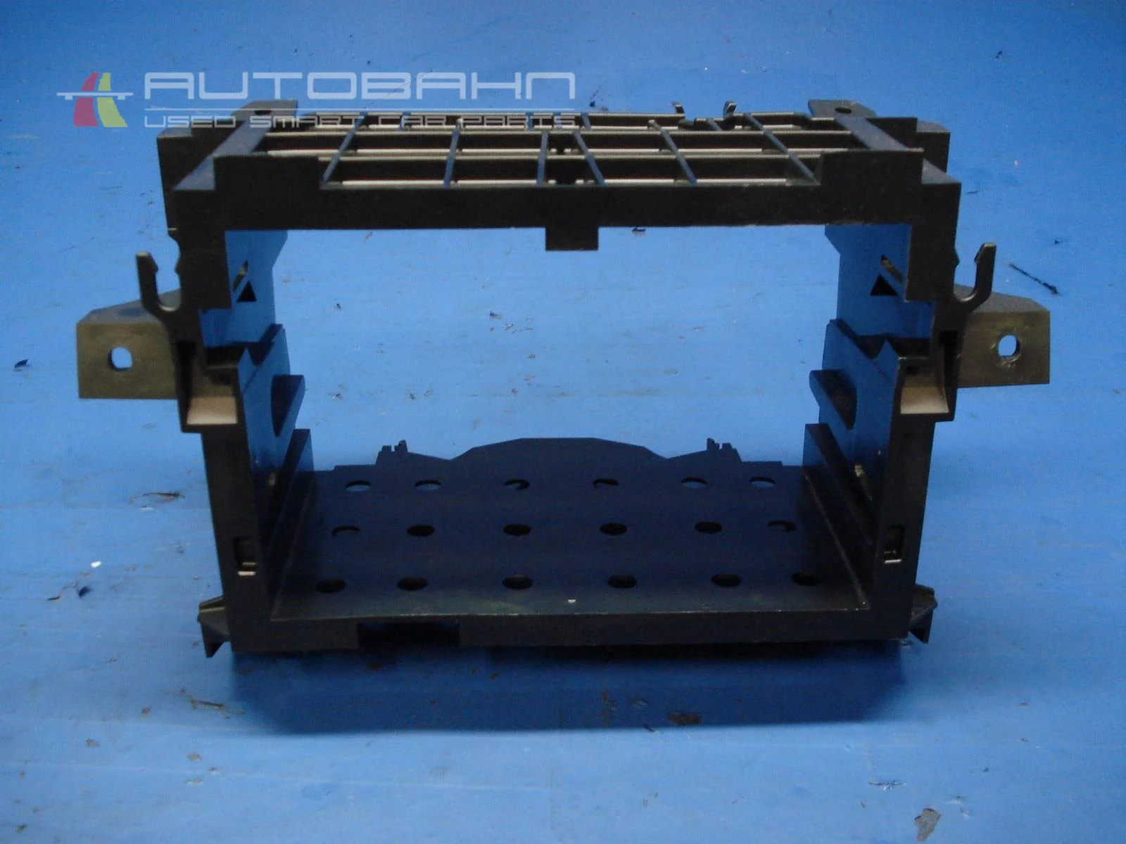 Fortwo Passion Pure OEM Dash Center Console Radio Bracket 03.jpg