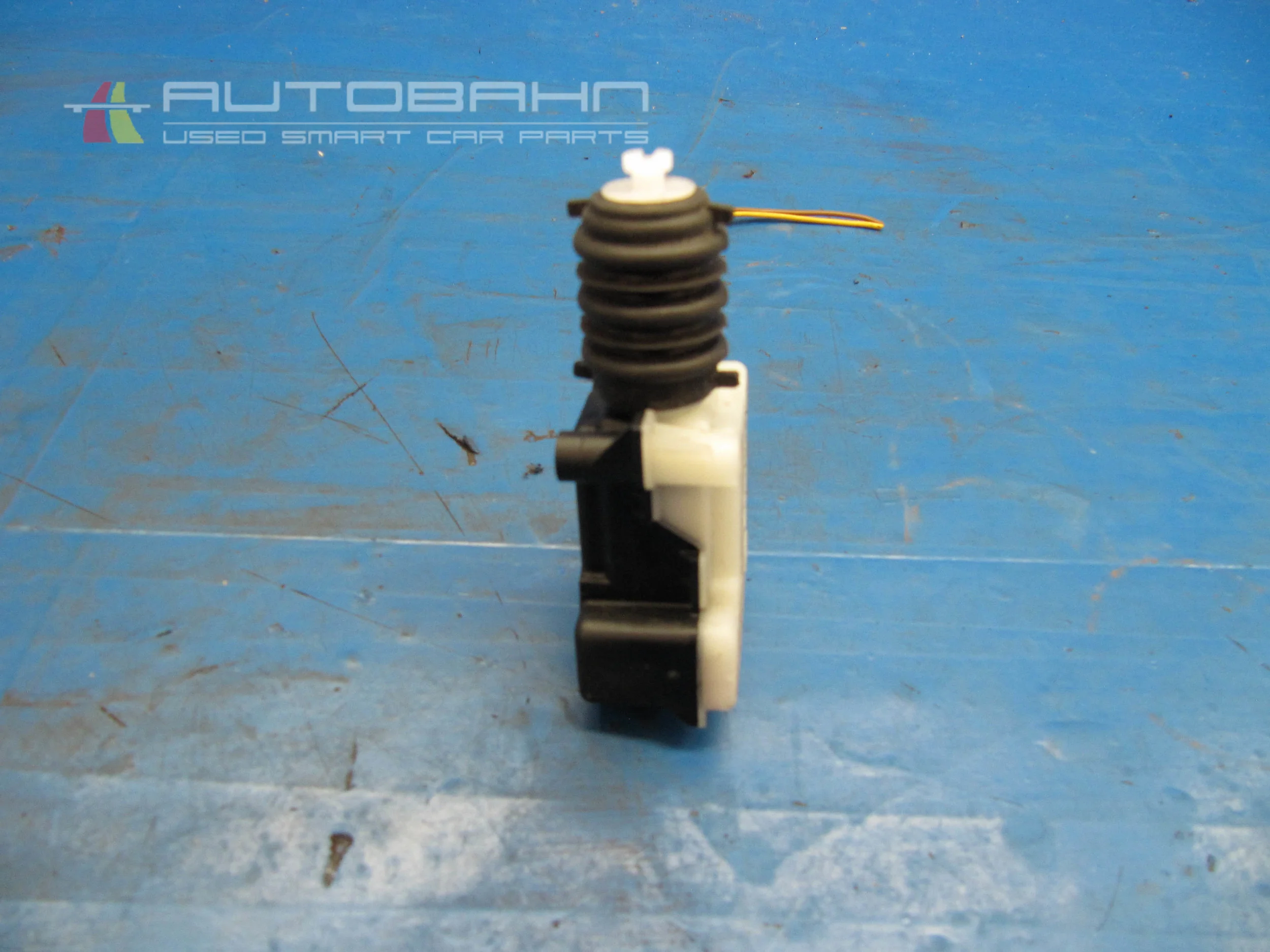 Fortwo Passion Rear Tailgate - Hatch Glass release Soloniod 03.jpg