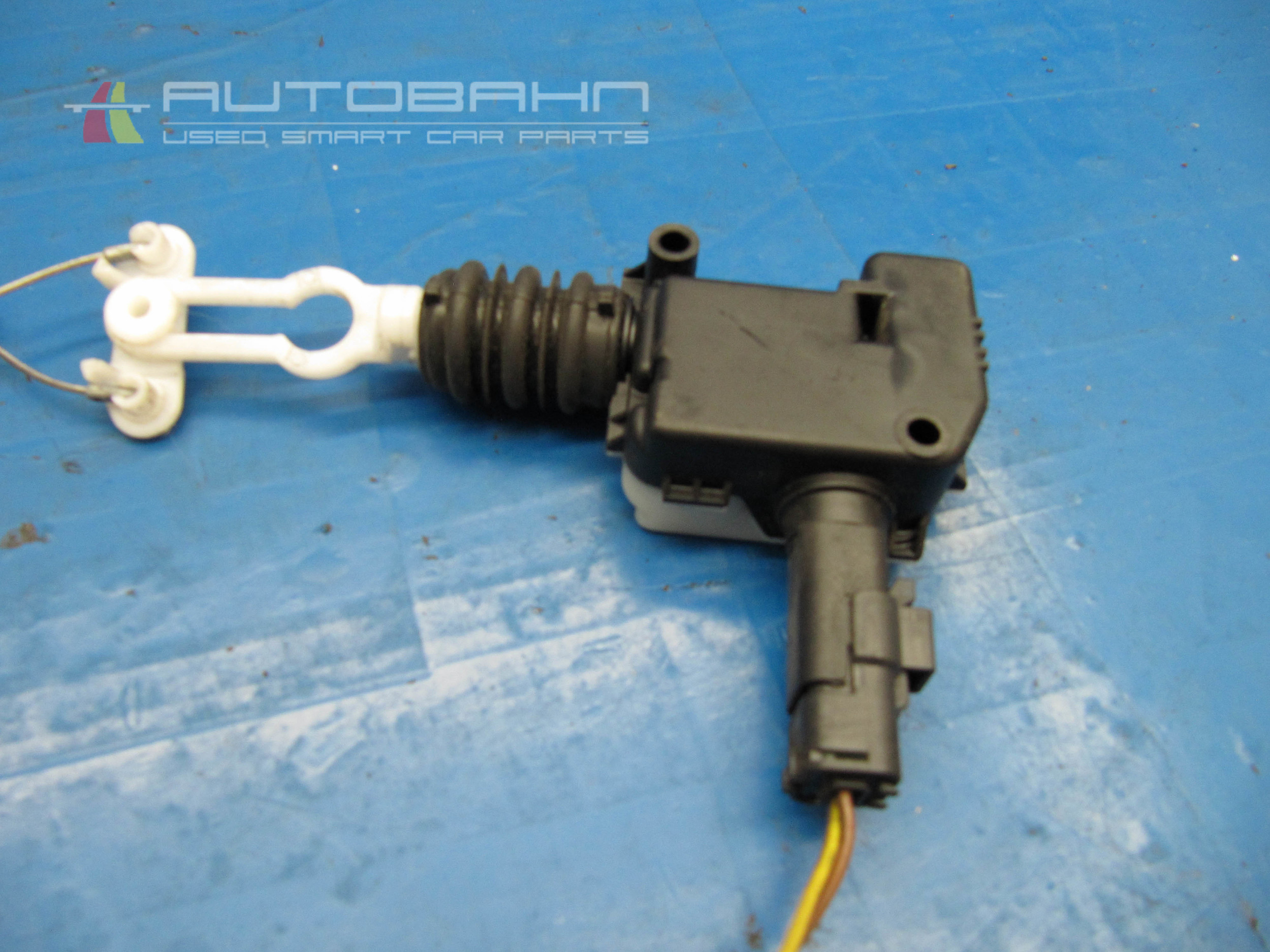 Fortwo Passion Rear Tailgate release Soloniod With Cables 03.jpg