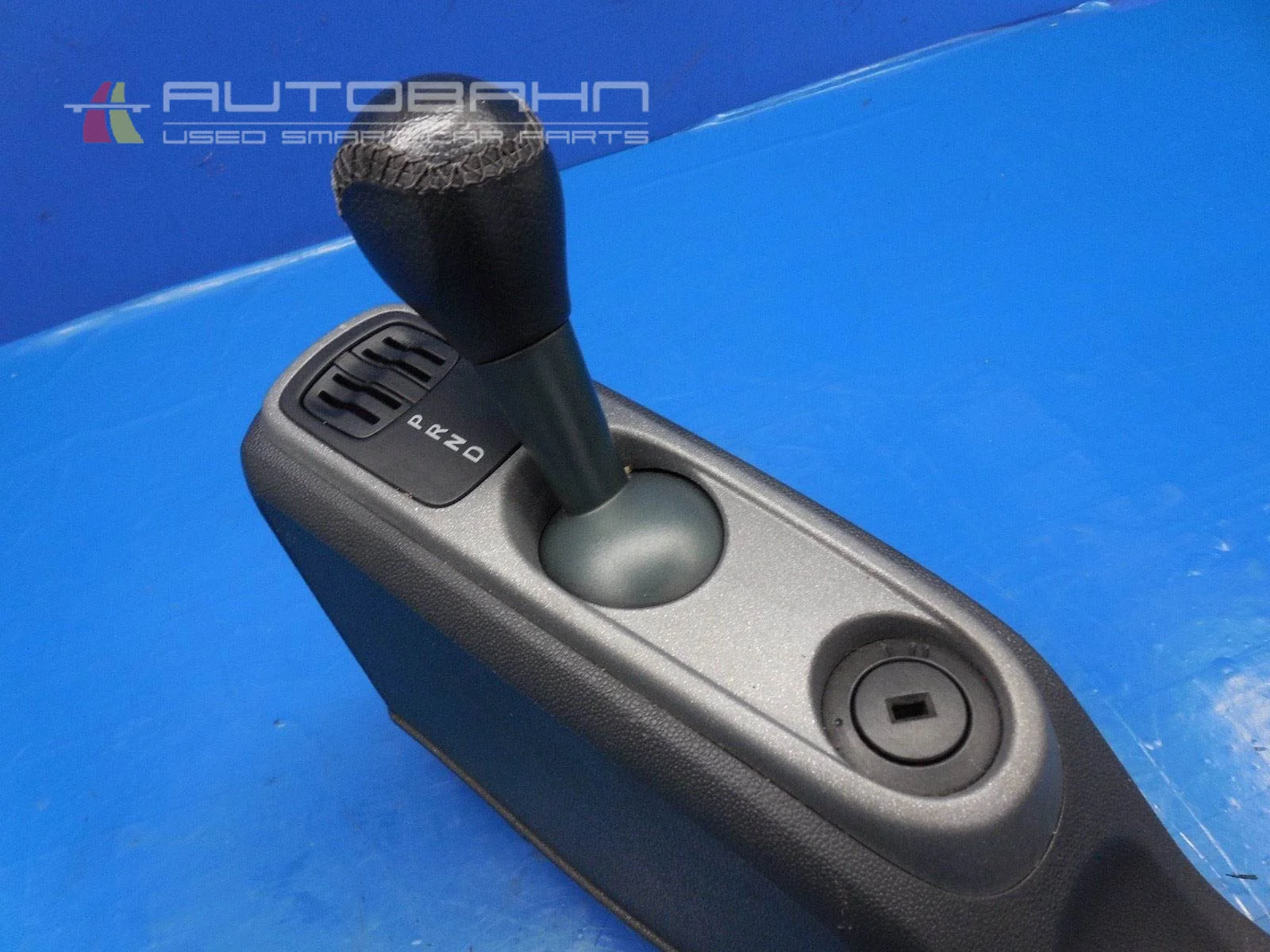 Fortwo OEM Shifter Assembly with Keys & Igntion & Door Handle 02.jpg