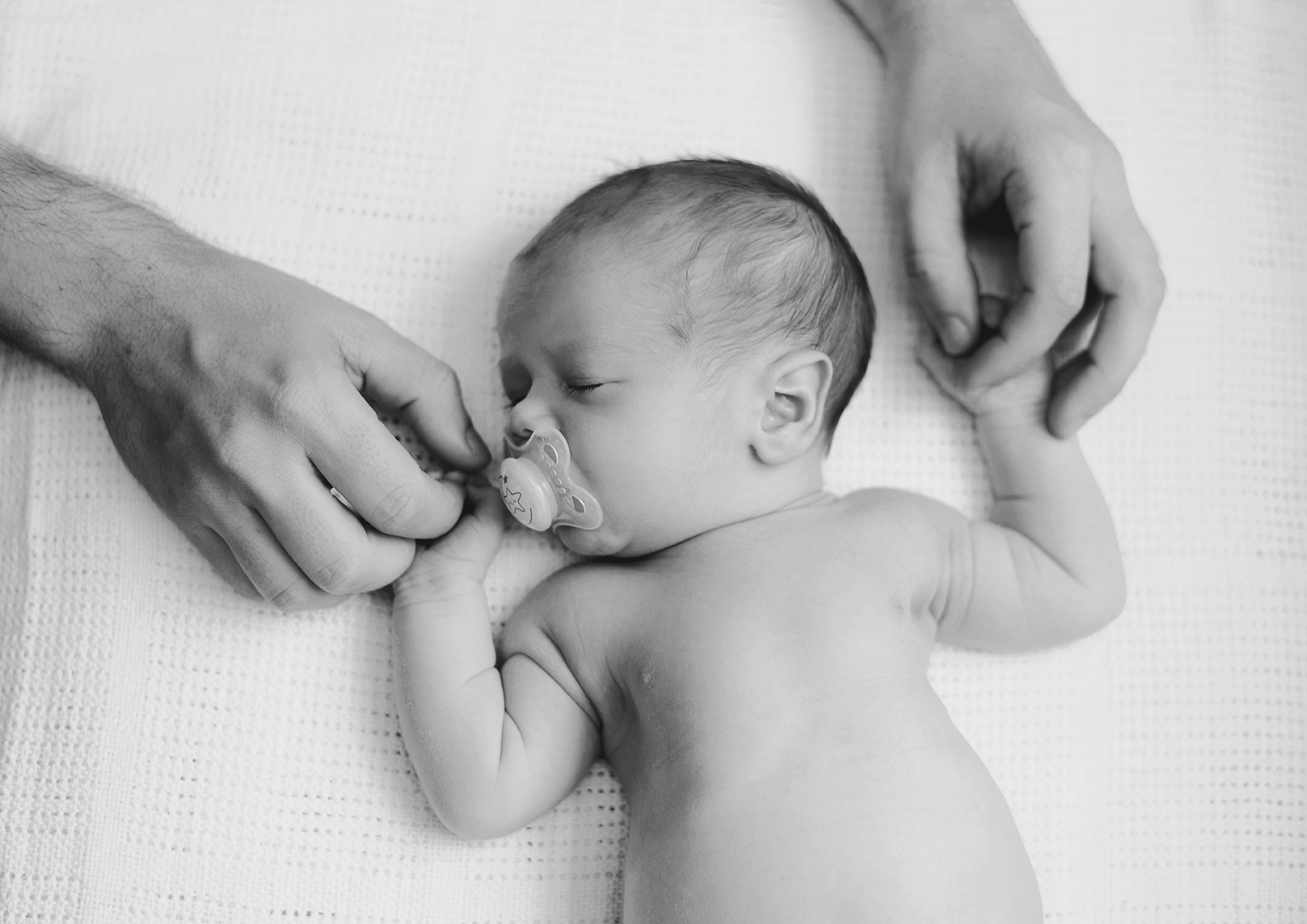 newborn-at-home-photoshoot_07.jpg