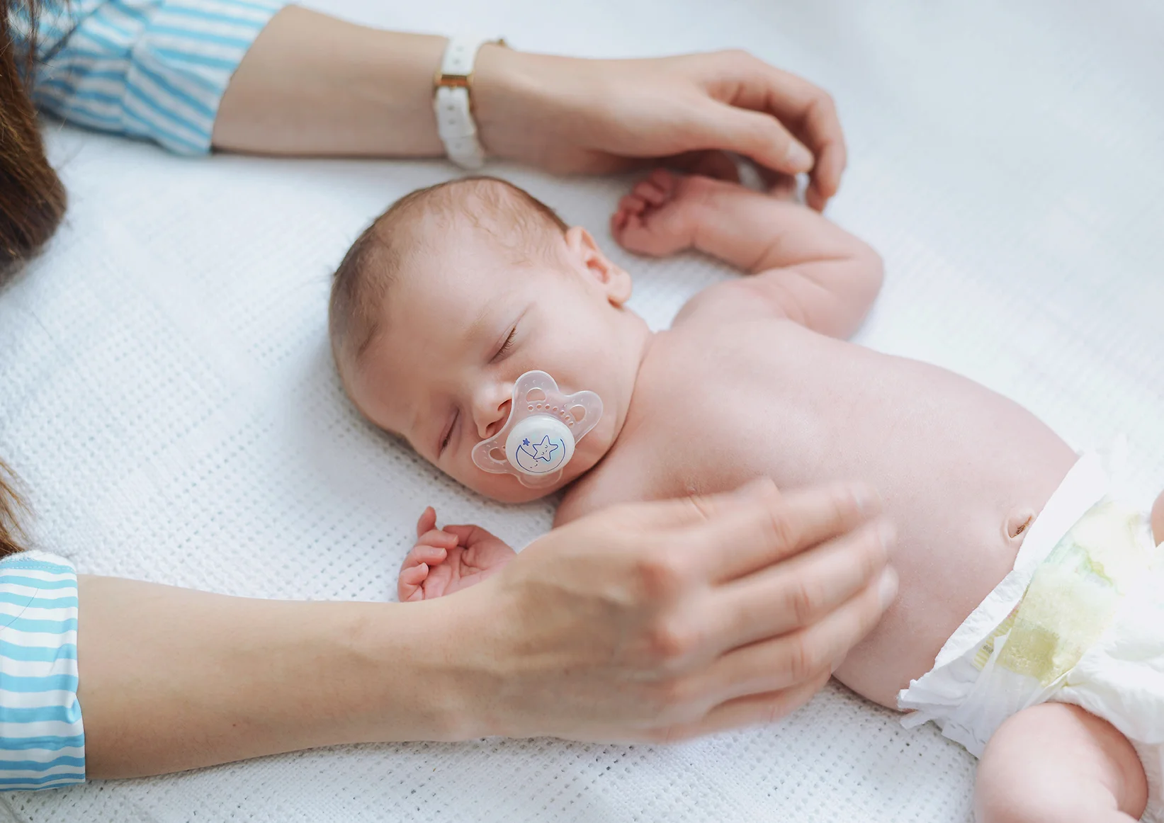 newborn-at-home-photoshoot_09.jpg